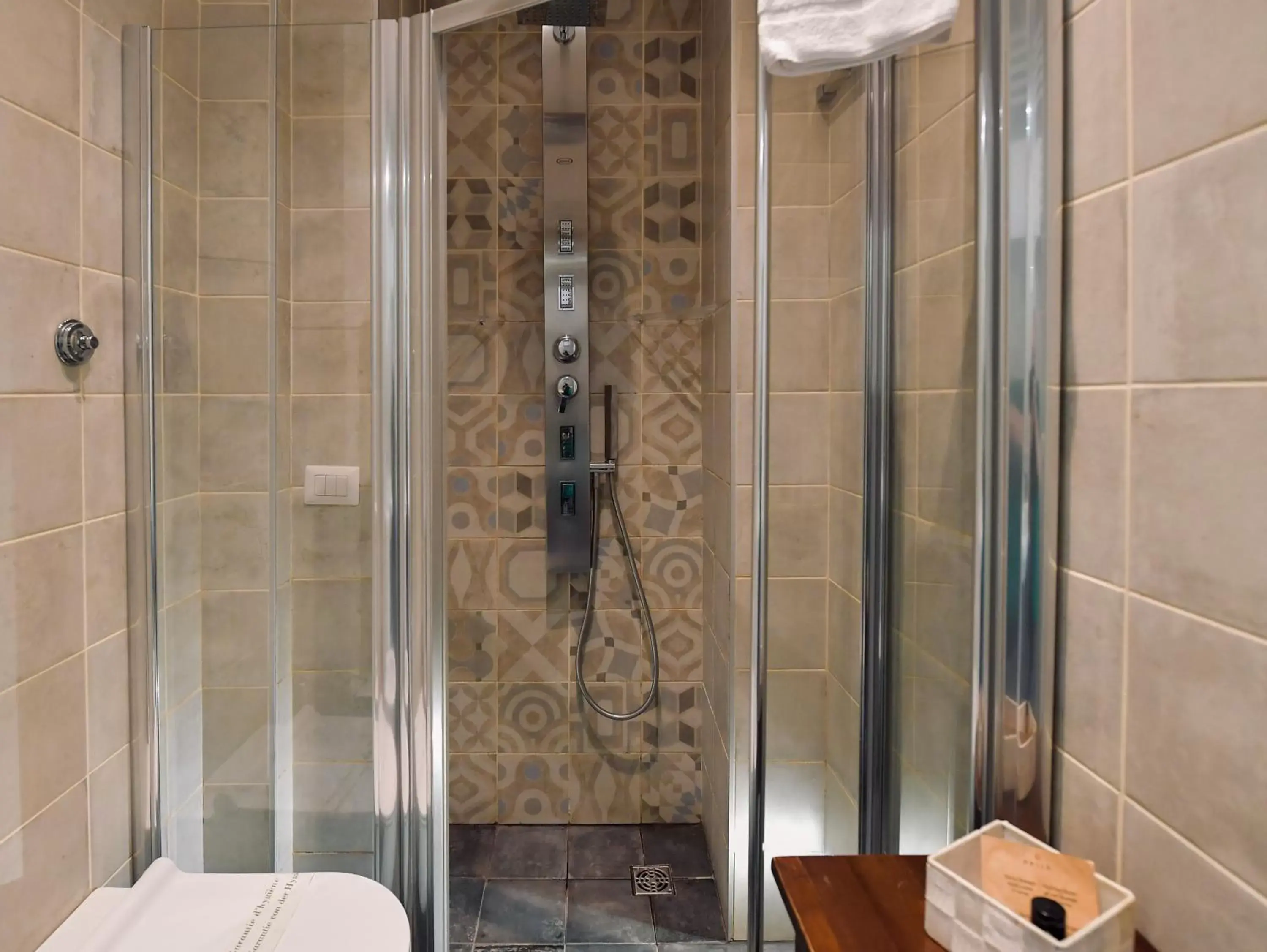 Bathroom in Suites Farnese Design