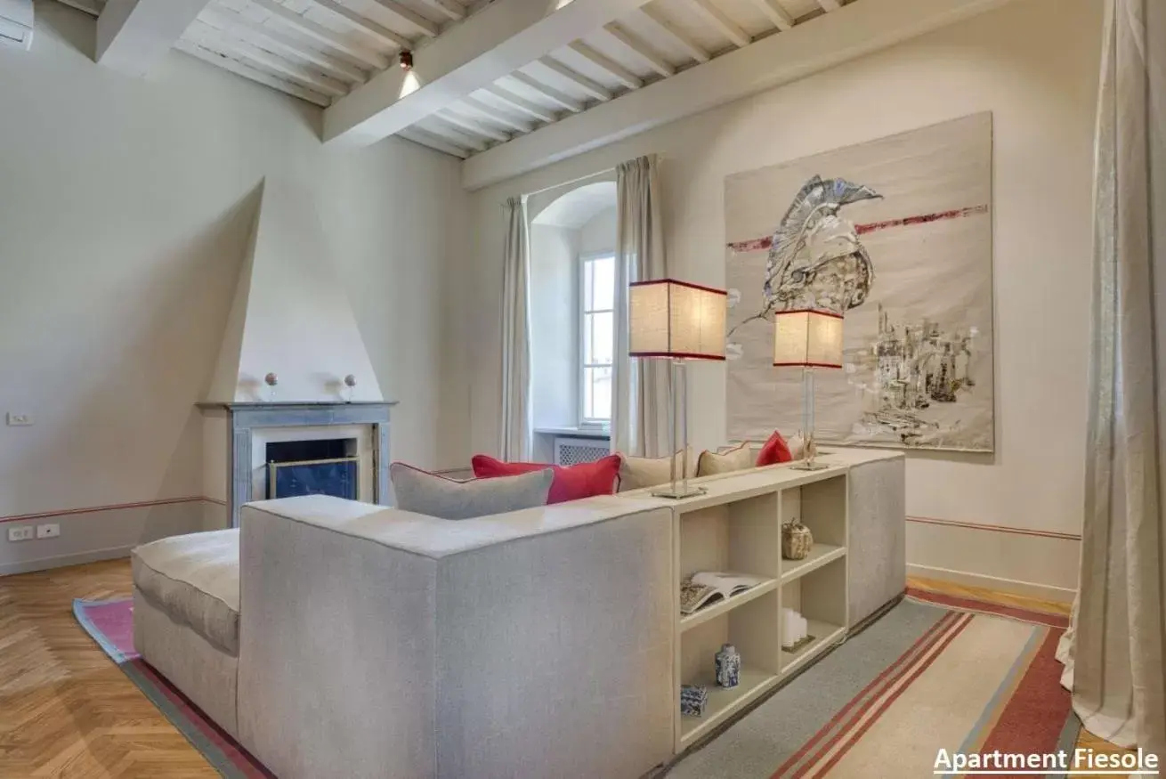 Living room, Kitchen/Kitchenette in Palazzo Salviati by Varental