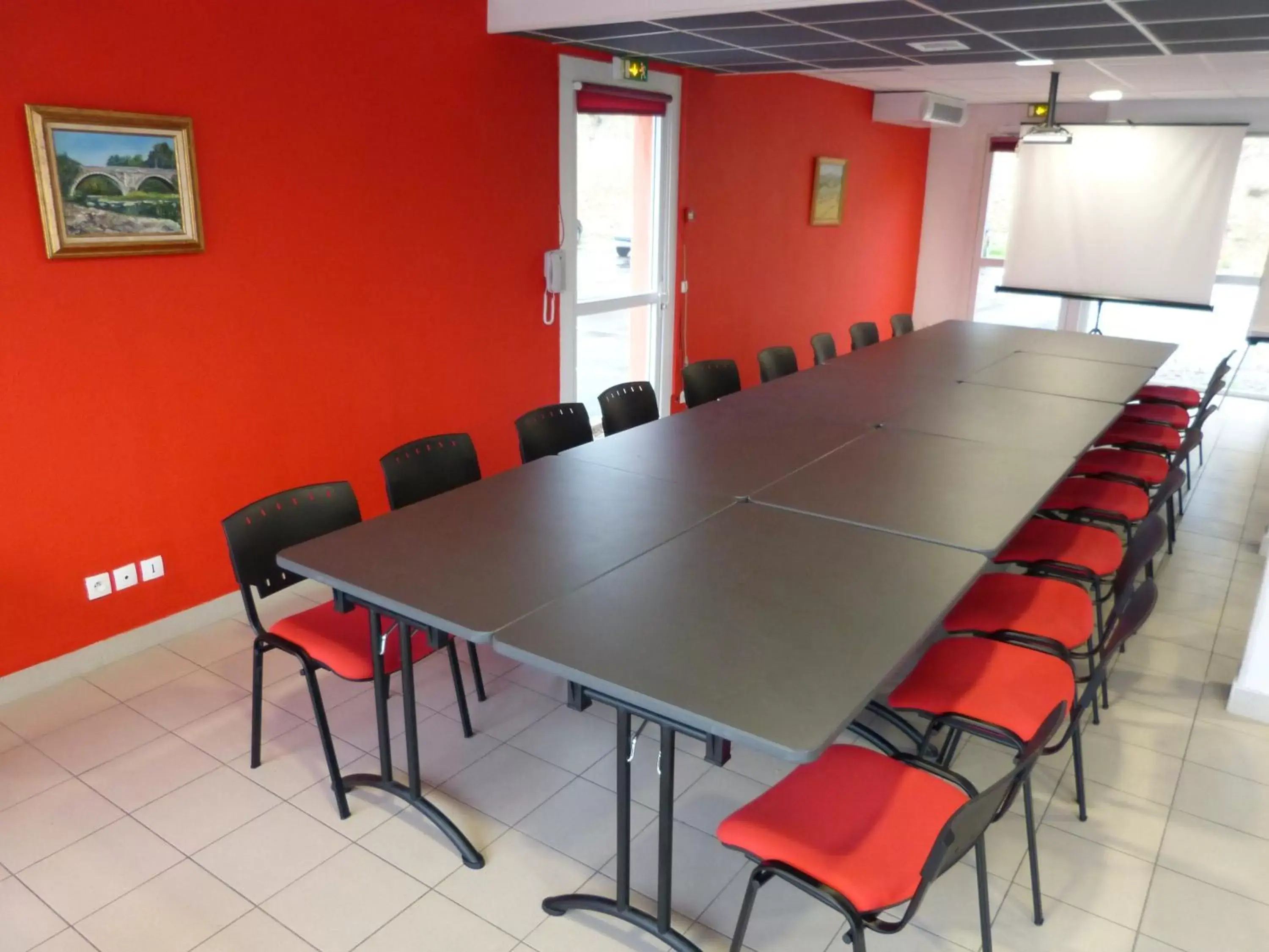 Business facilities in Hotel Restaurant Les Chataigniers