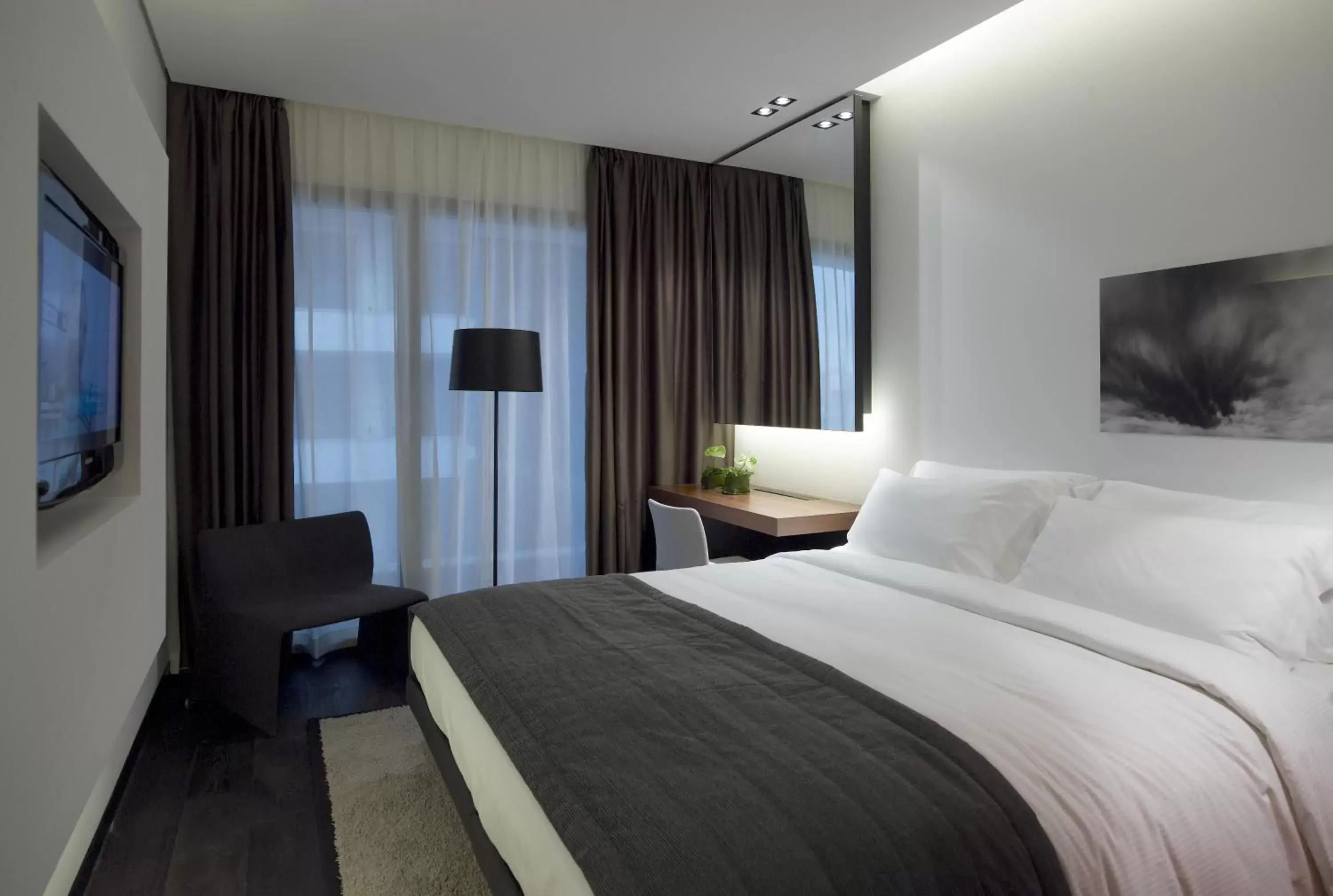 Bedroom, Bed in The Met Hotel Thessaloniki, a Member of Design Hotels