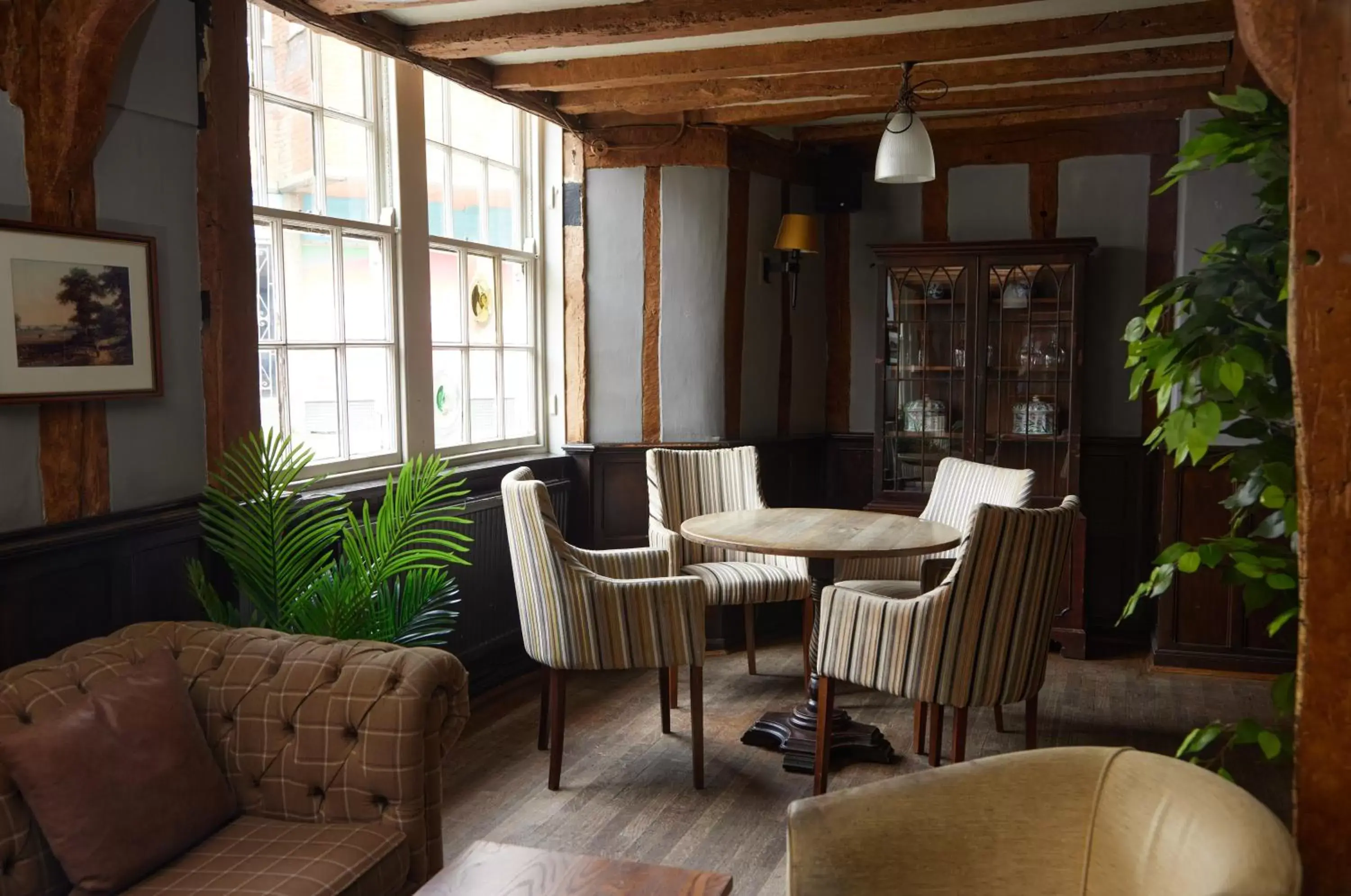Restaurant/places to eat, Seating Area in White Hart Hotel by Greene King Inns