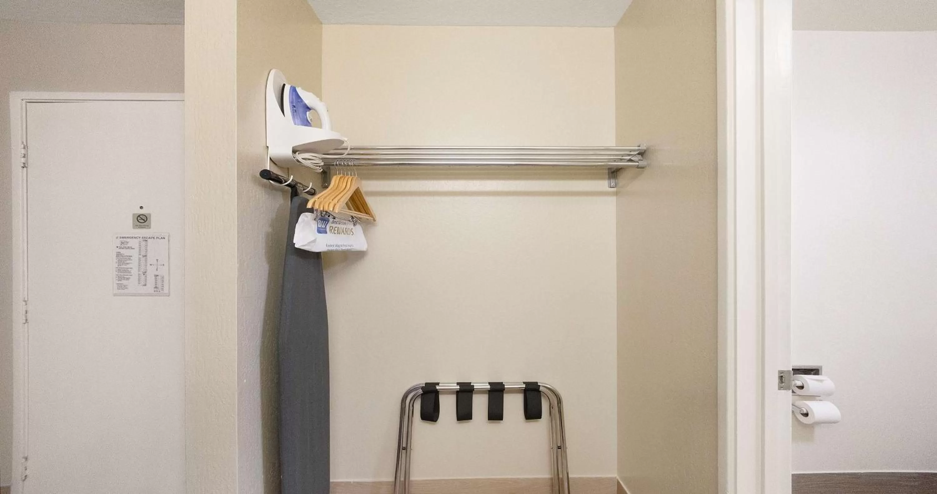 Bedroom in Best Western Amador Inn