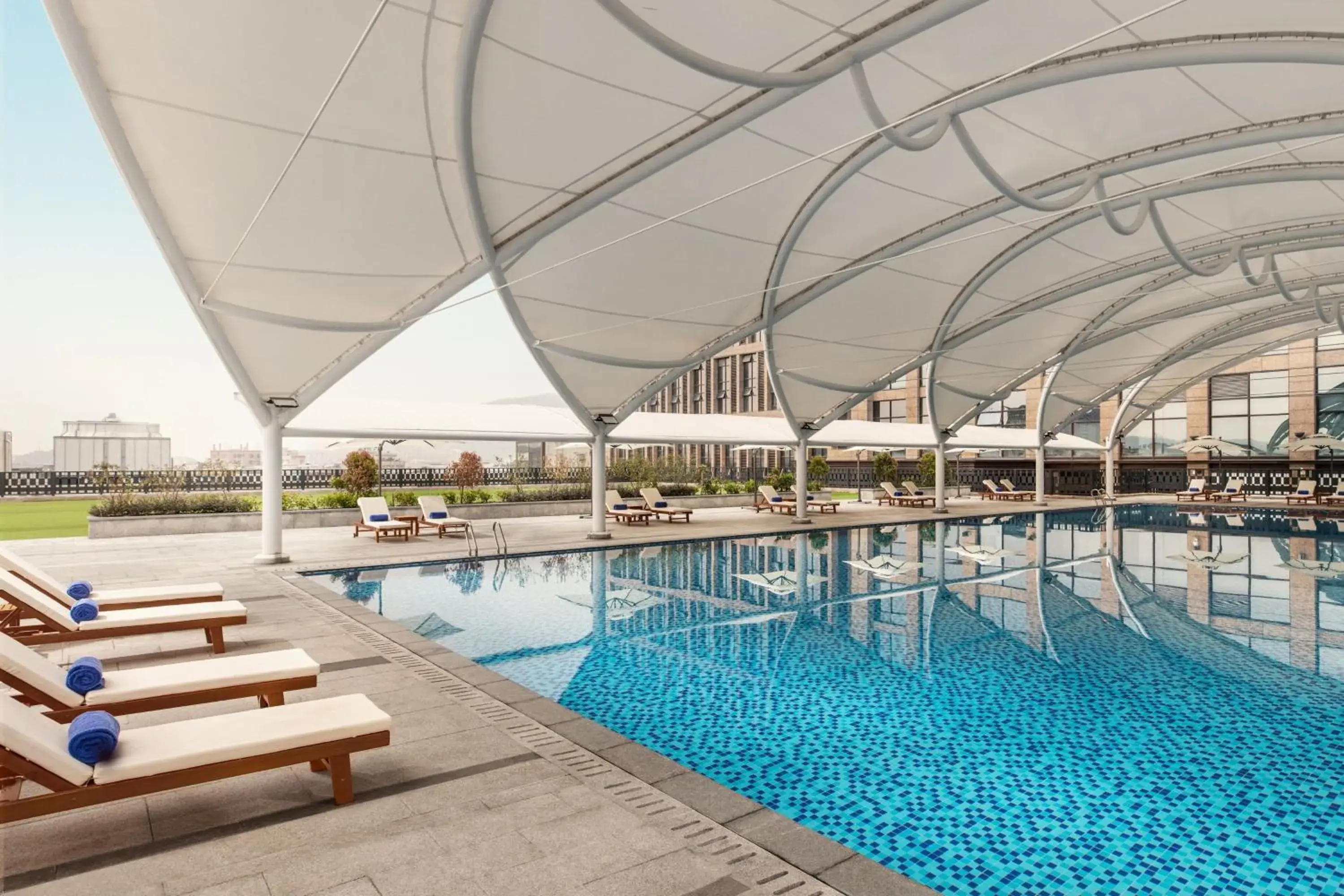 Swimming Pool in Courtyard by Marriott Shunde Longjiang, Near Lecong