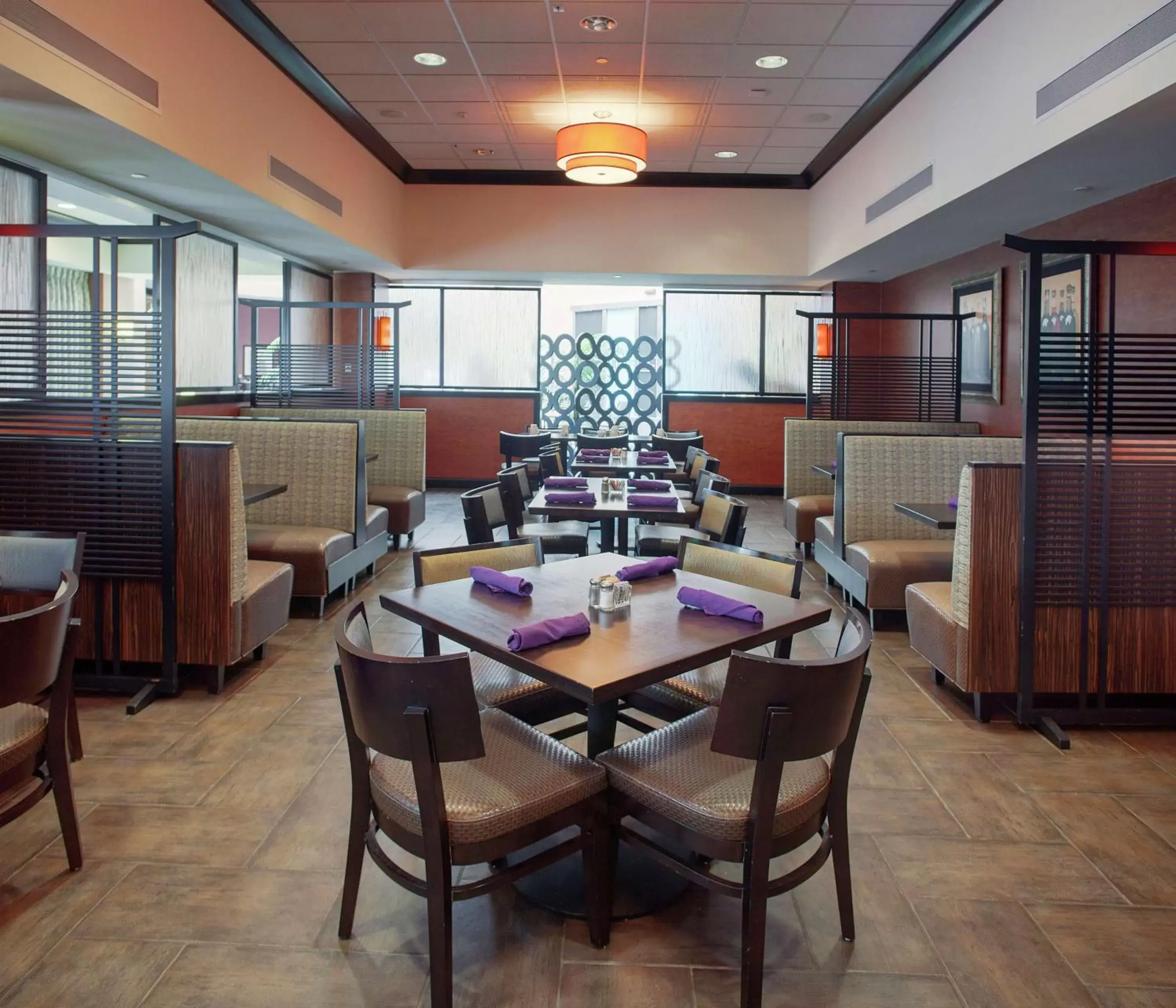 Restaurant/Places to Eat in DoubleTree Suites by Hilton Bentonville