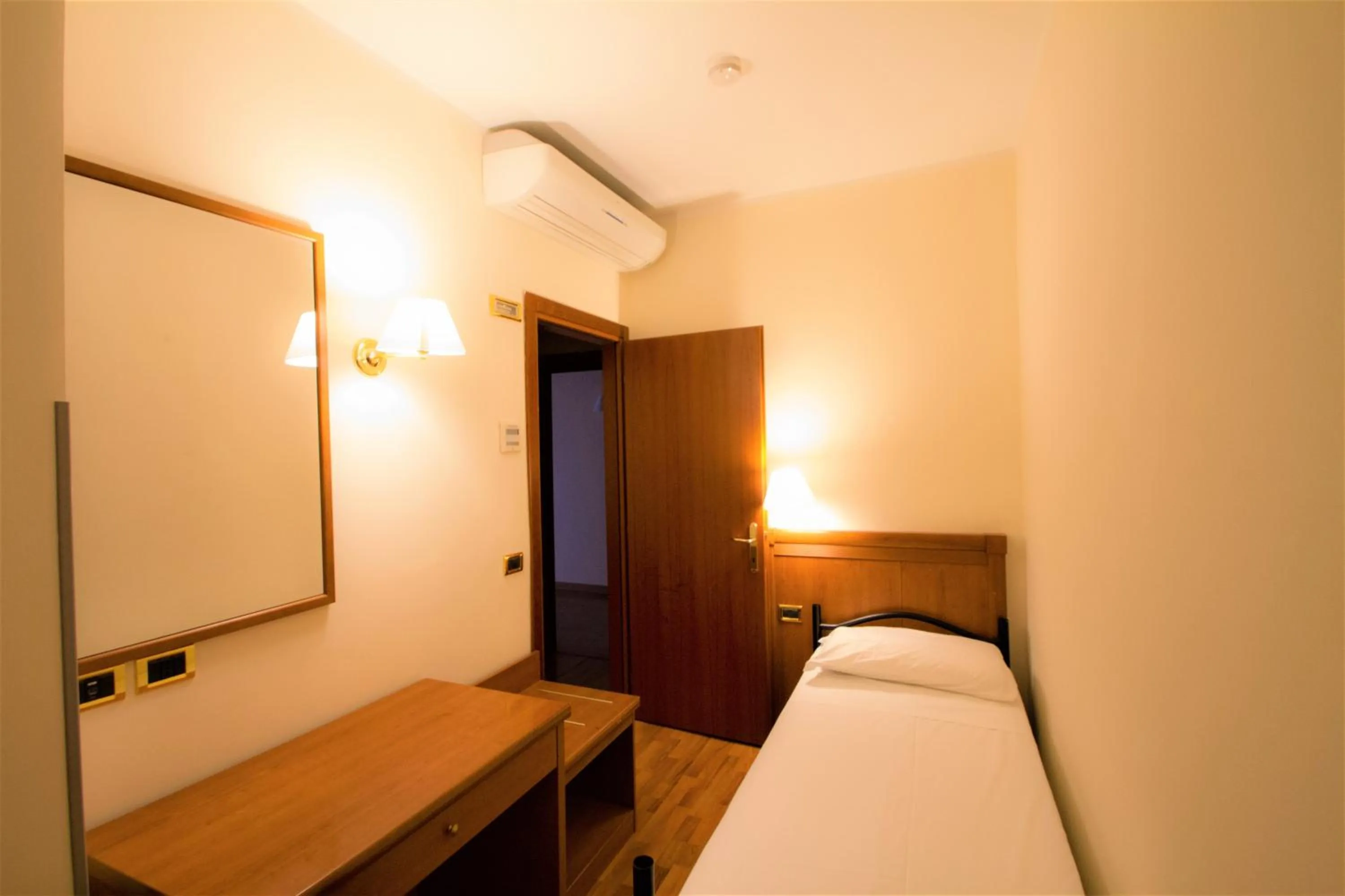 Bed in Hotel Santa Lucia