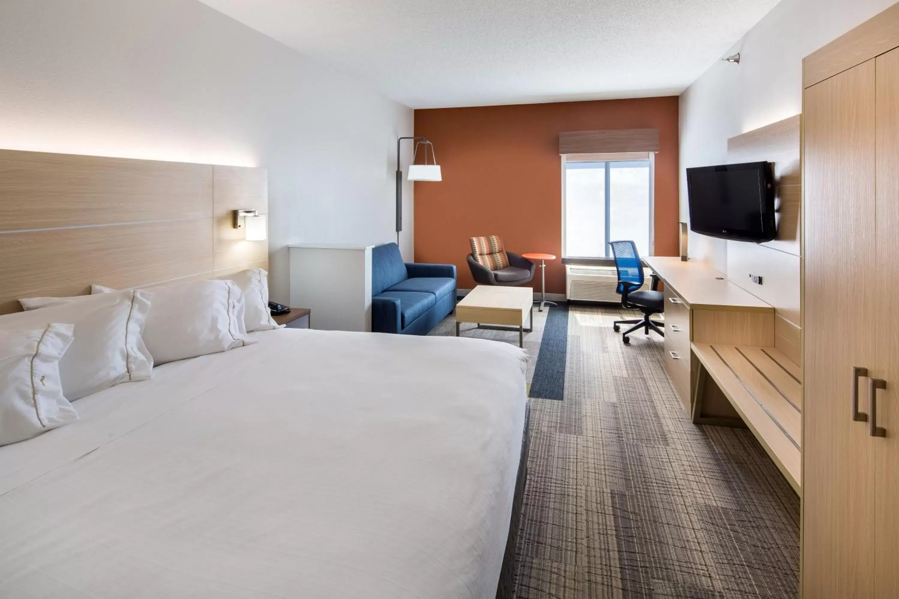 Photo of the whole room in Holiday Inn Express Cedar Rapids - Collins Road, an IHG Hotel