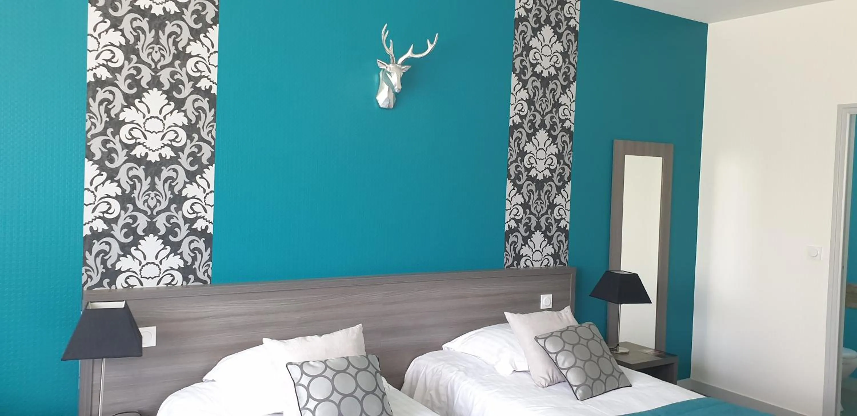 Decorative detail, Bed in Hôtel Le Rohan Charme et Caractère