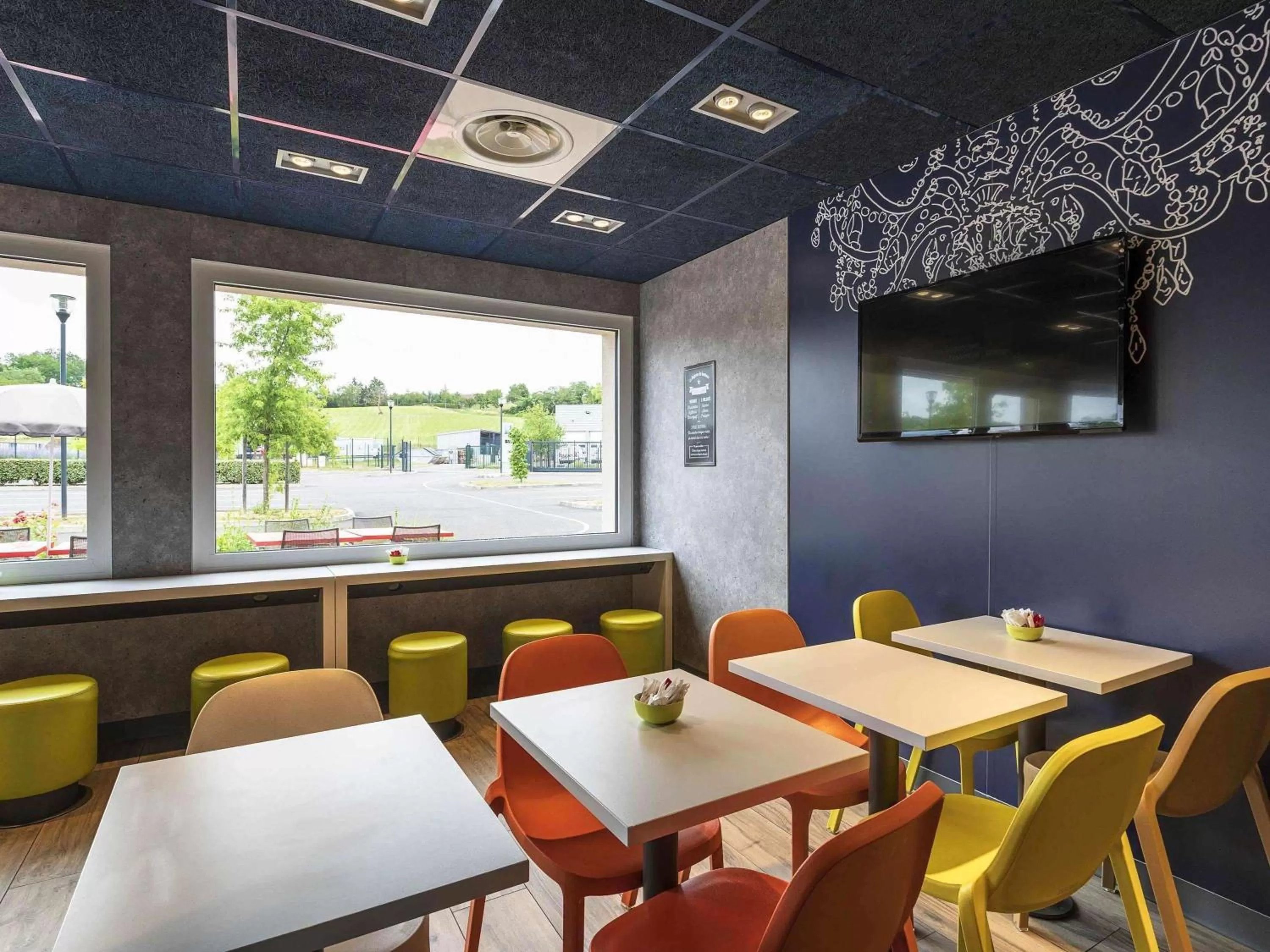 Restaurant/places to eat in ibis budget Saint Pourcain