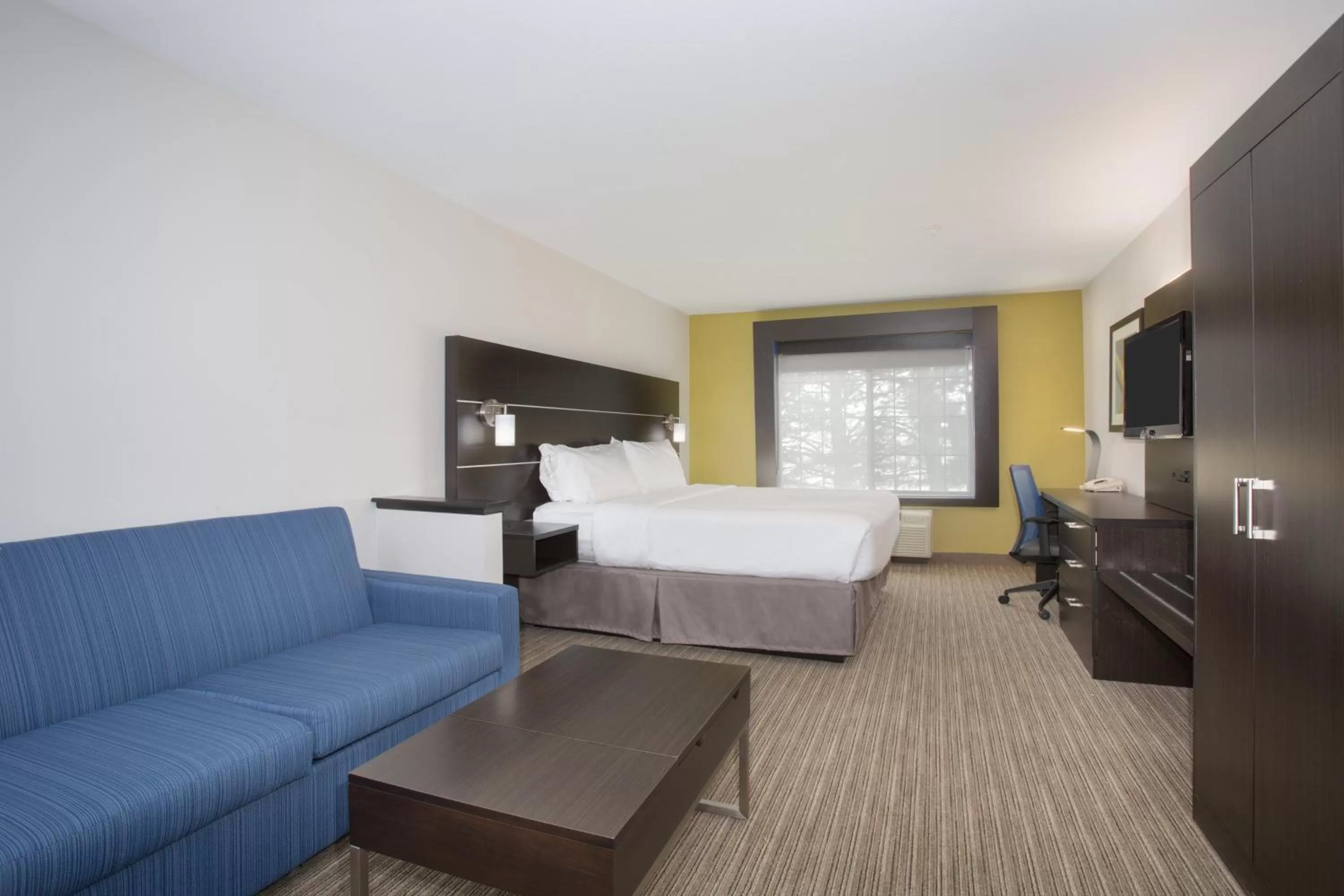 Photo of the whole room, Bed in Holiday Inn Express & Suites Ft Collins by IHG
