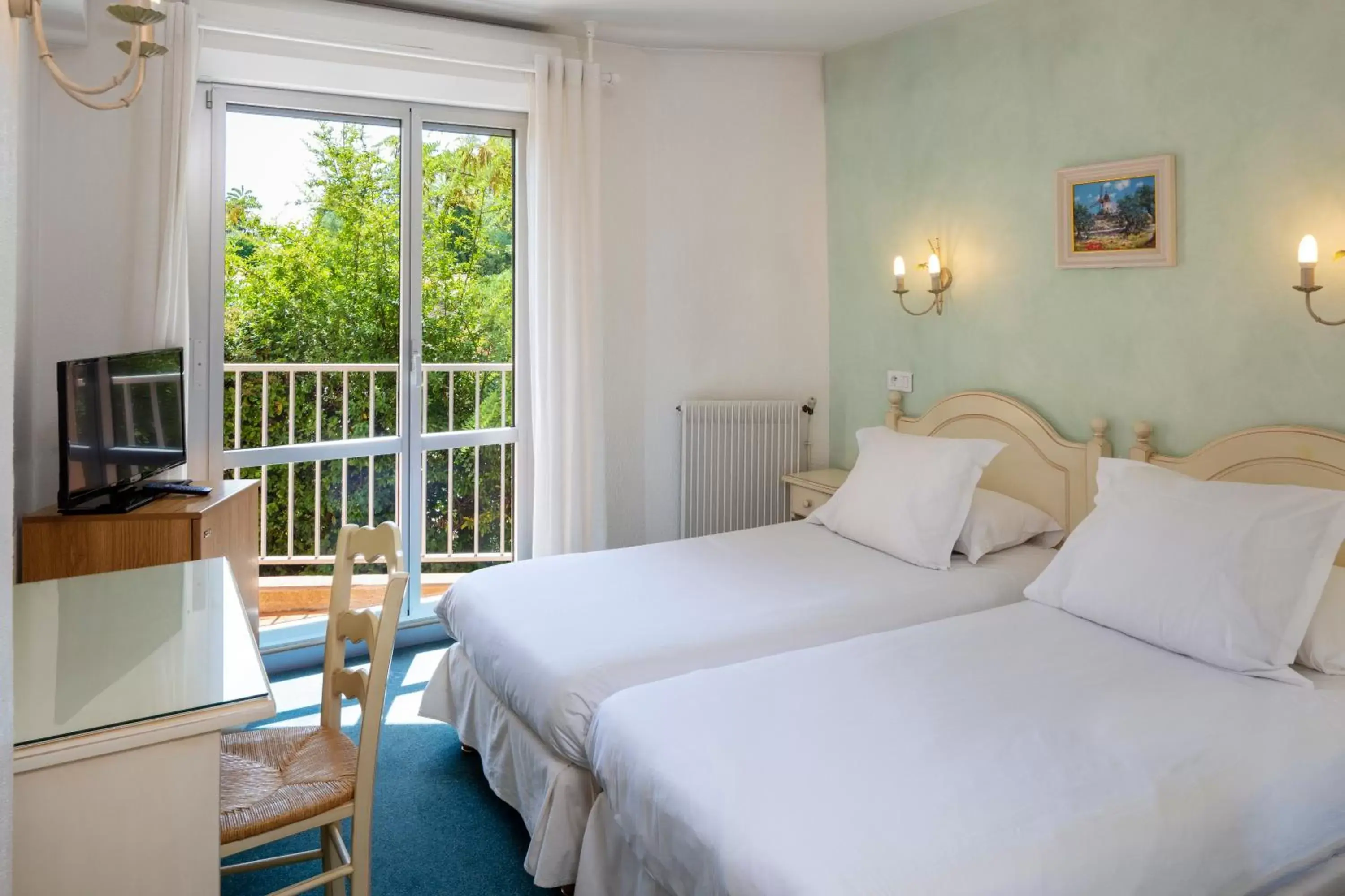 Bedroom, Bed in Hôtel Le Mozart