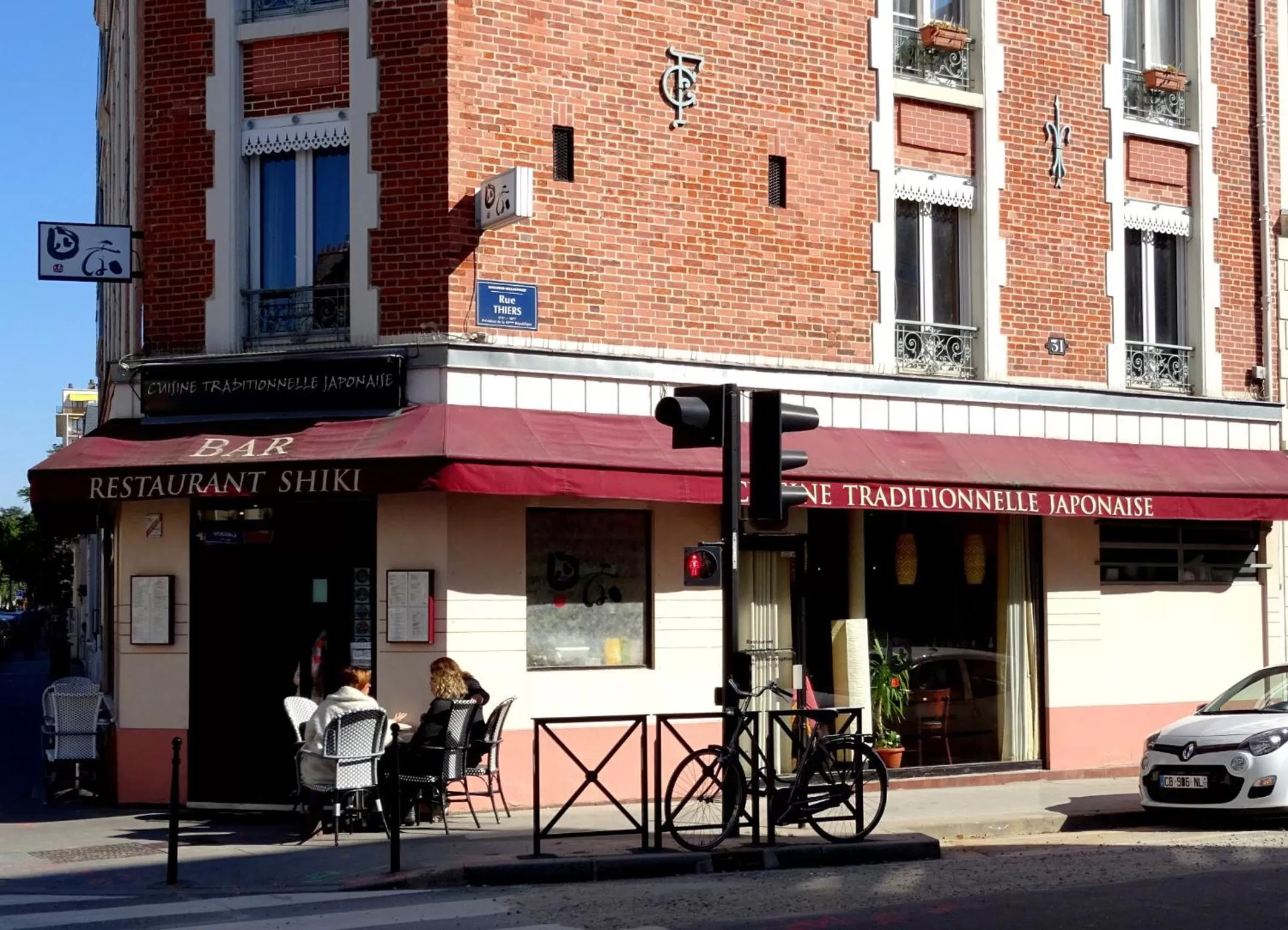 Restaurant/places to eat in Parici Hôtel Boulogne Billancourt