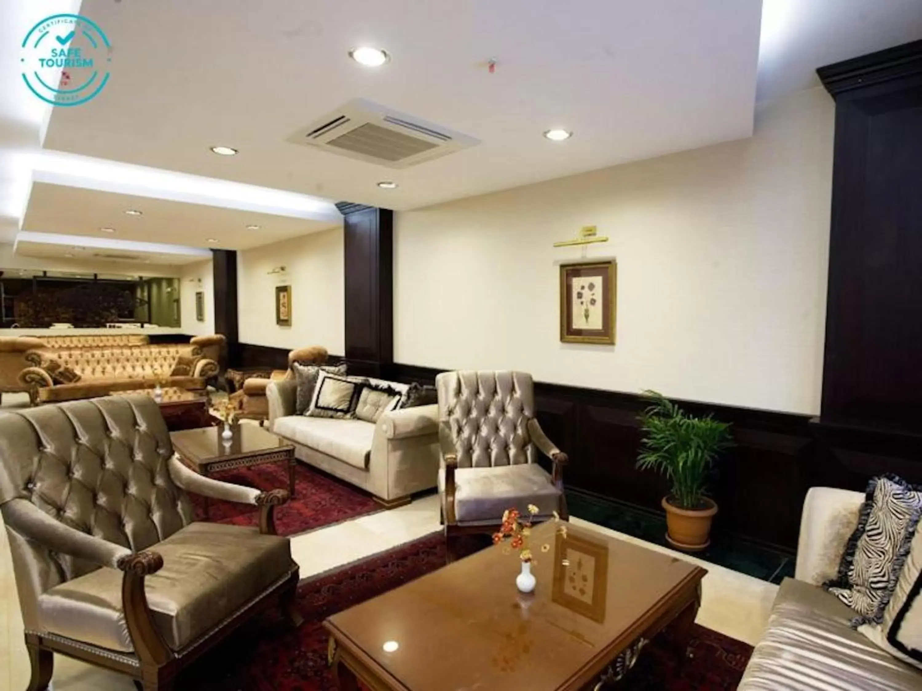 Lobby or reception, Seating Area in Maywood Hotel
