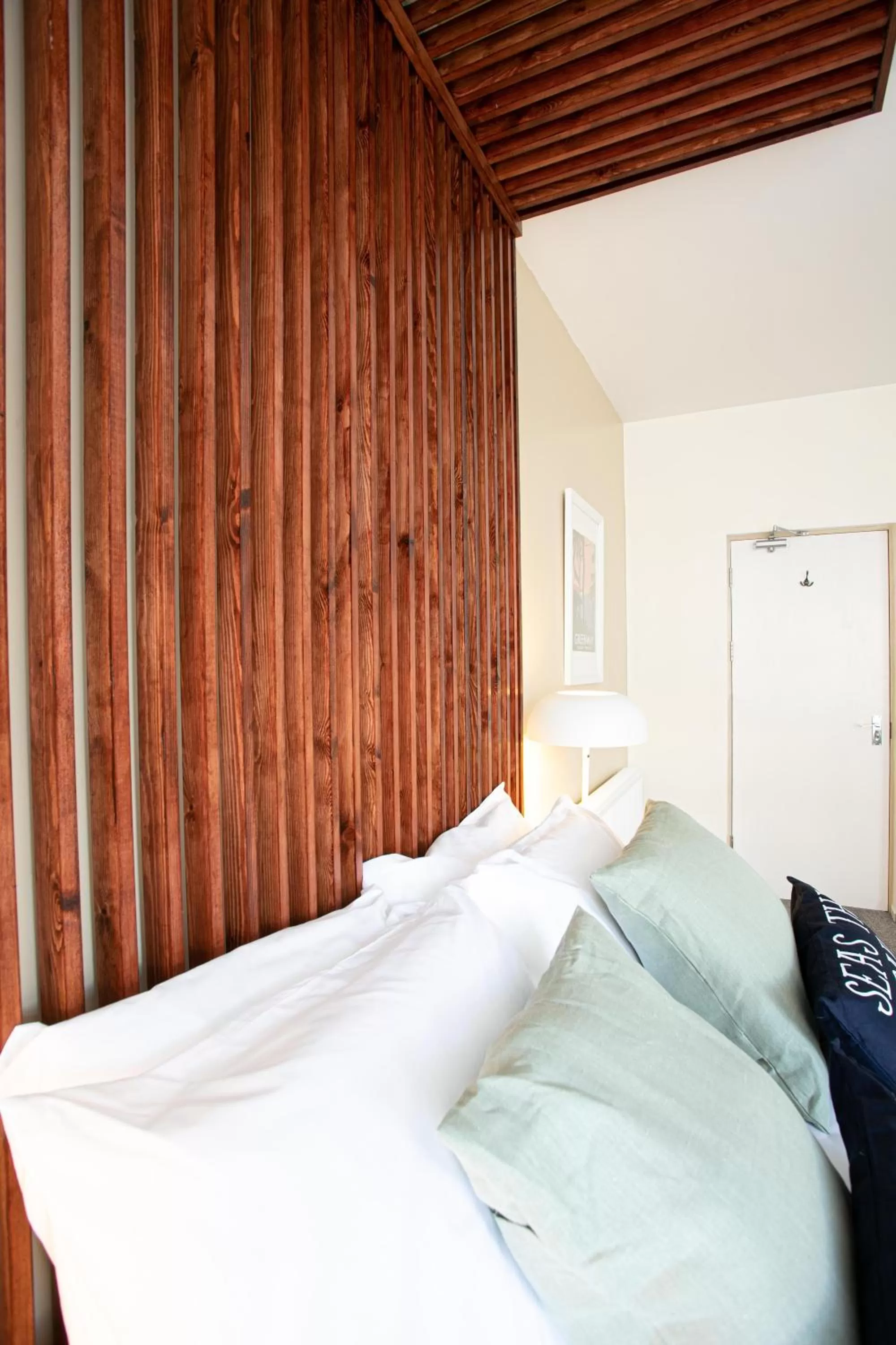 Bed in Park View R & R - Adult Only - Self-Catering - Free Parking - EV Point