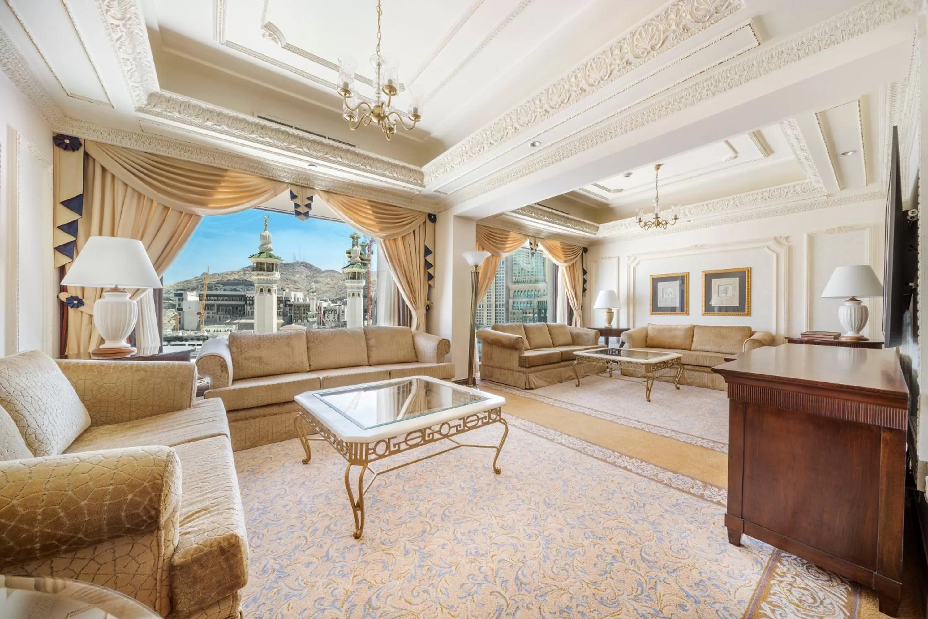 Living room in InterContinental Dar Al Tawhid Makkah by IHG