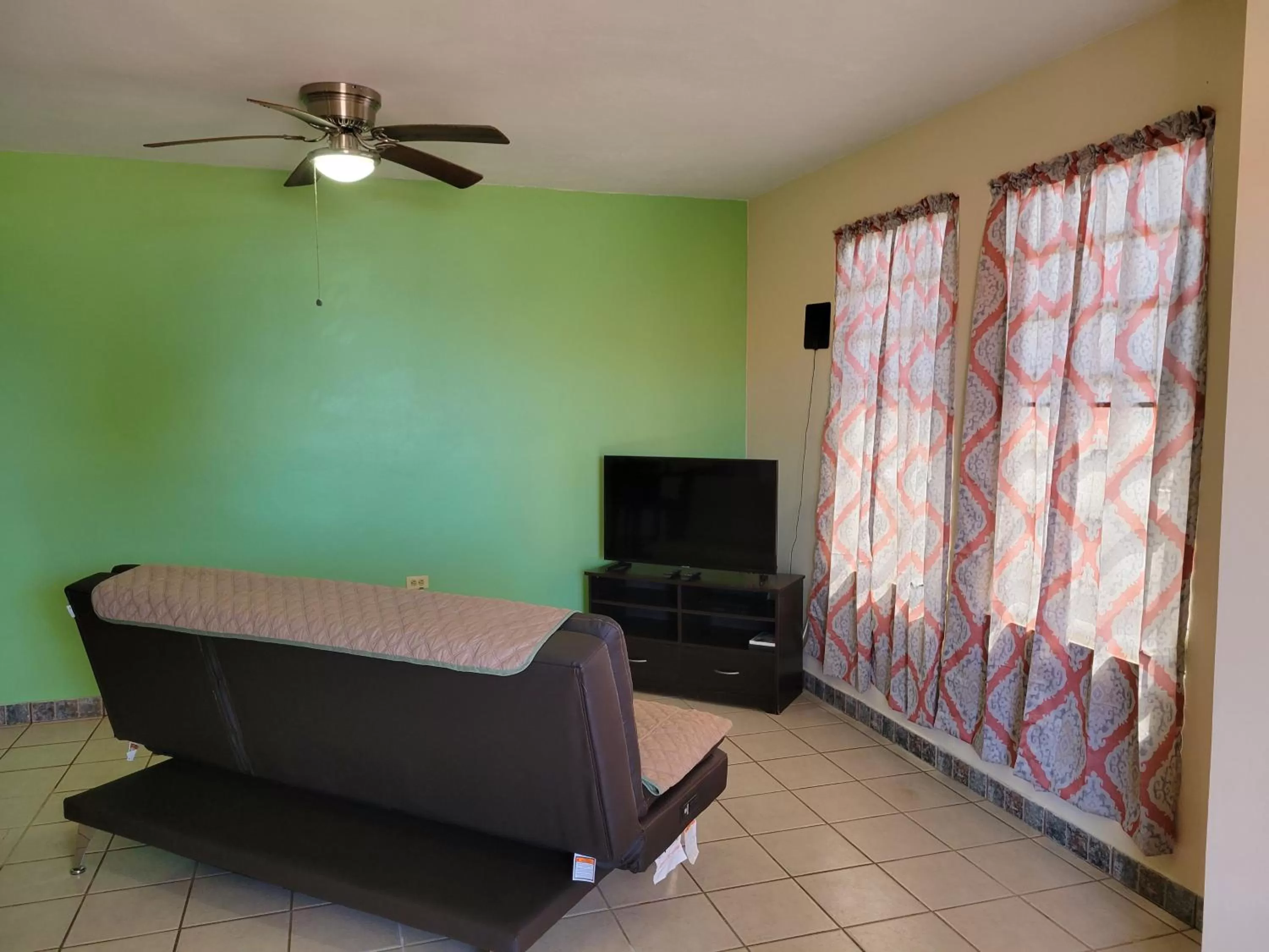 Communal lounge/ TV room in Aguada of the Seas