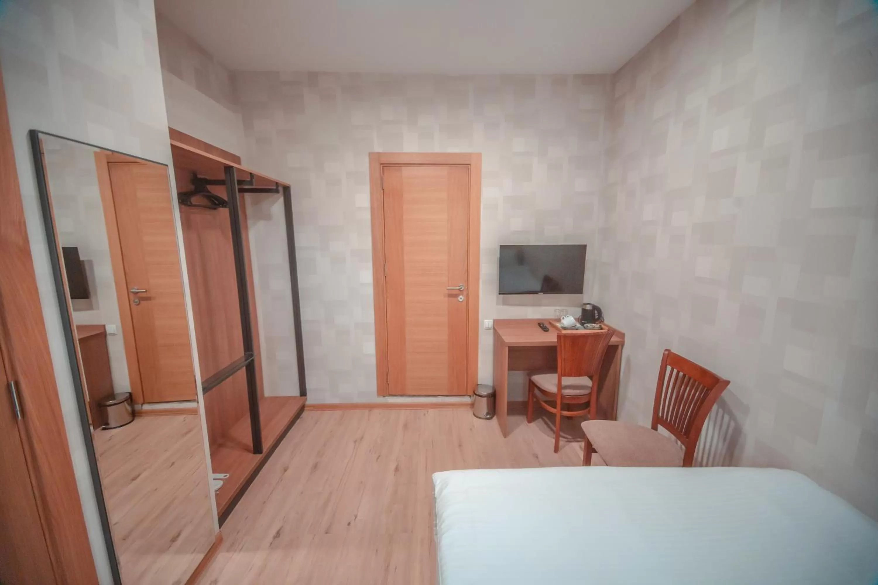 Bed, TV/Entertainment Center in Hotel Banovani