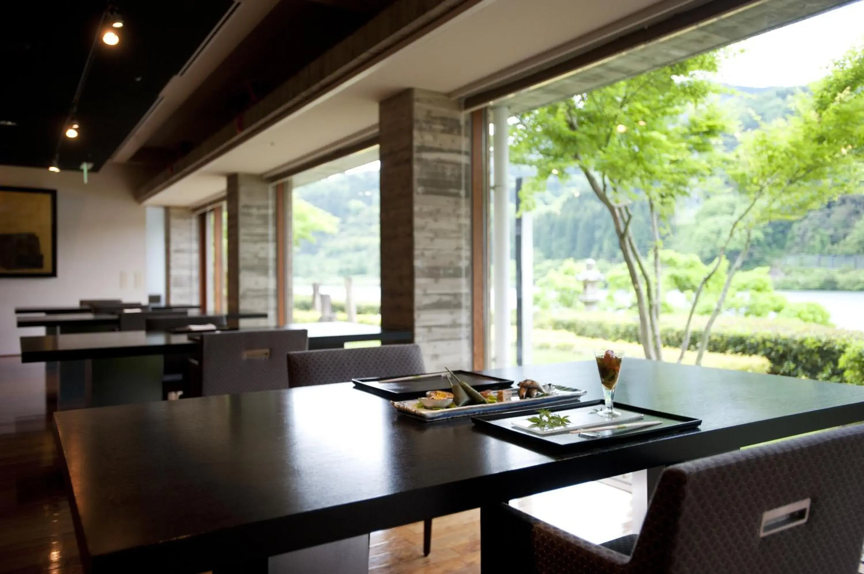 Restaurant/places to eat in River Retreat Garaku