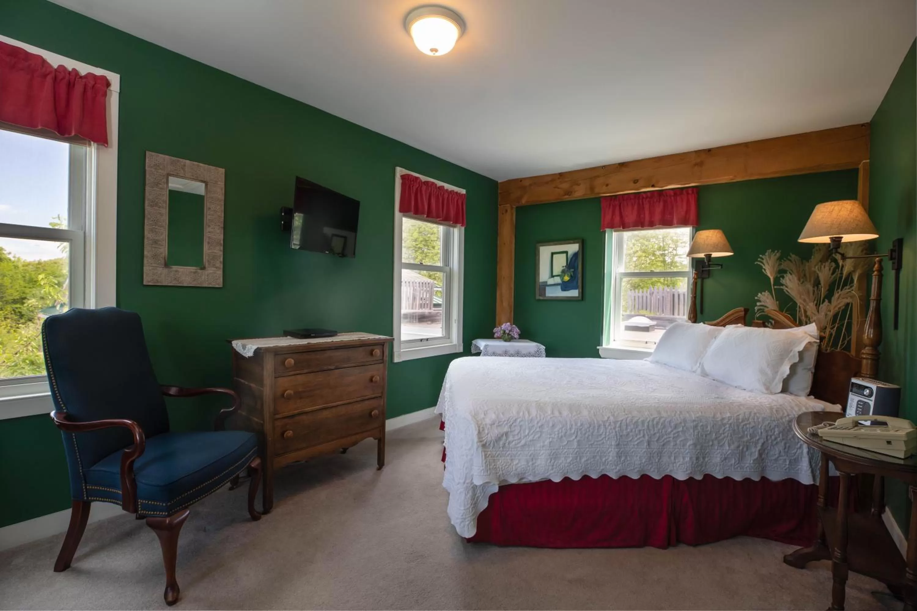 Photo of the whole room, Bed in Maple Hill Farm Inn
