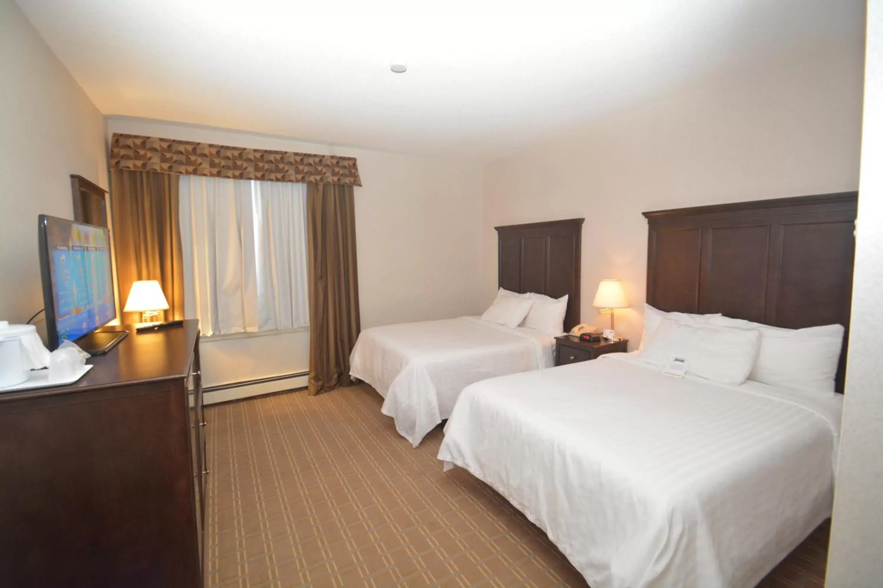 Bedroom, Bed in Prince Arthur Waterfront Hotel & Suites