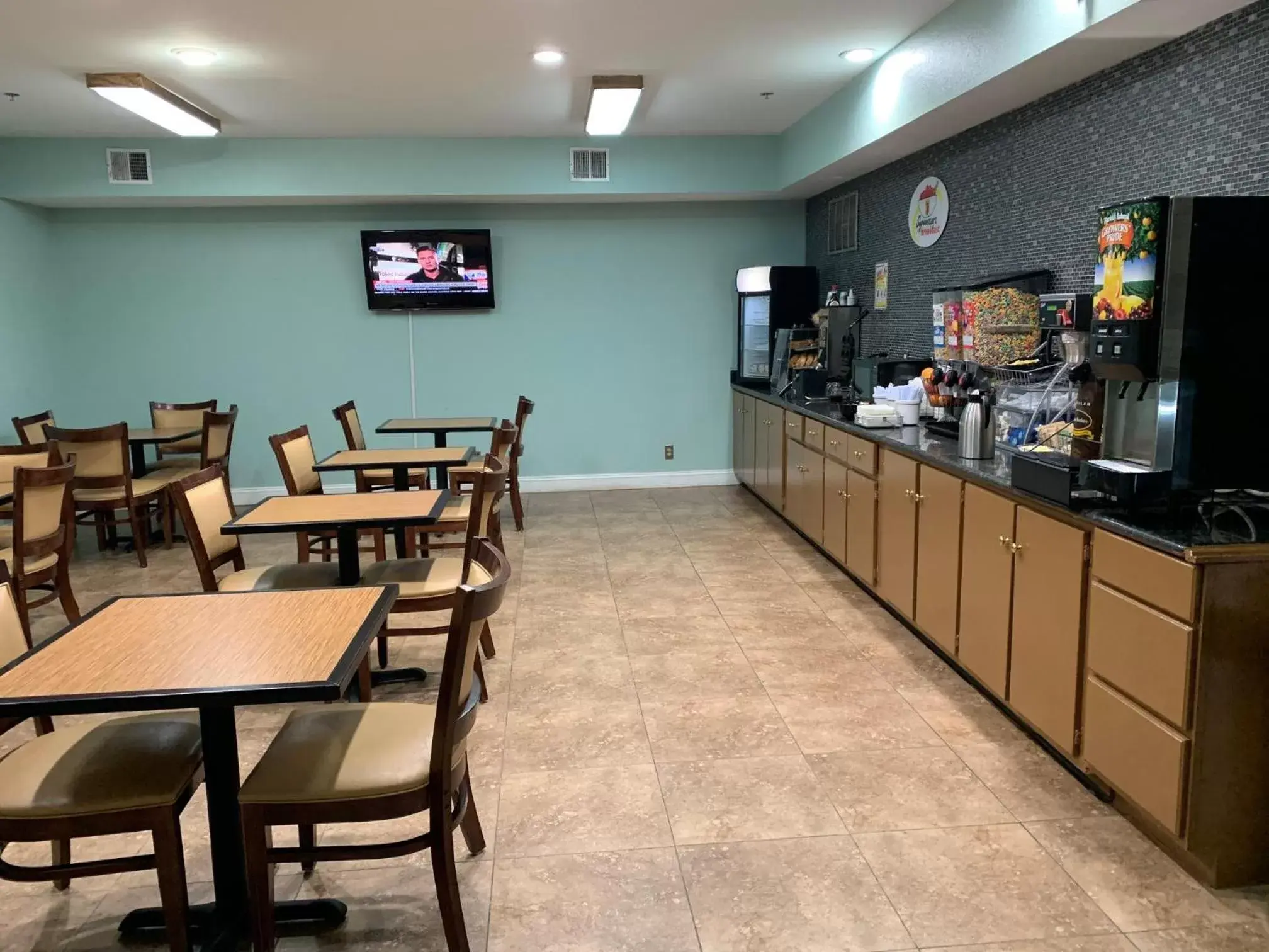 Breakfast in Super 8 by Wyndham Hull Street Midlothian Richmond Area Breakfast in Super 8 by Wyndham Hull Street Midlothian Richmond Area