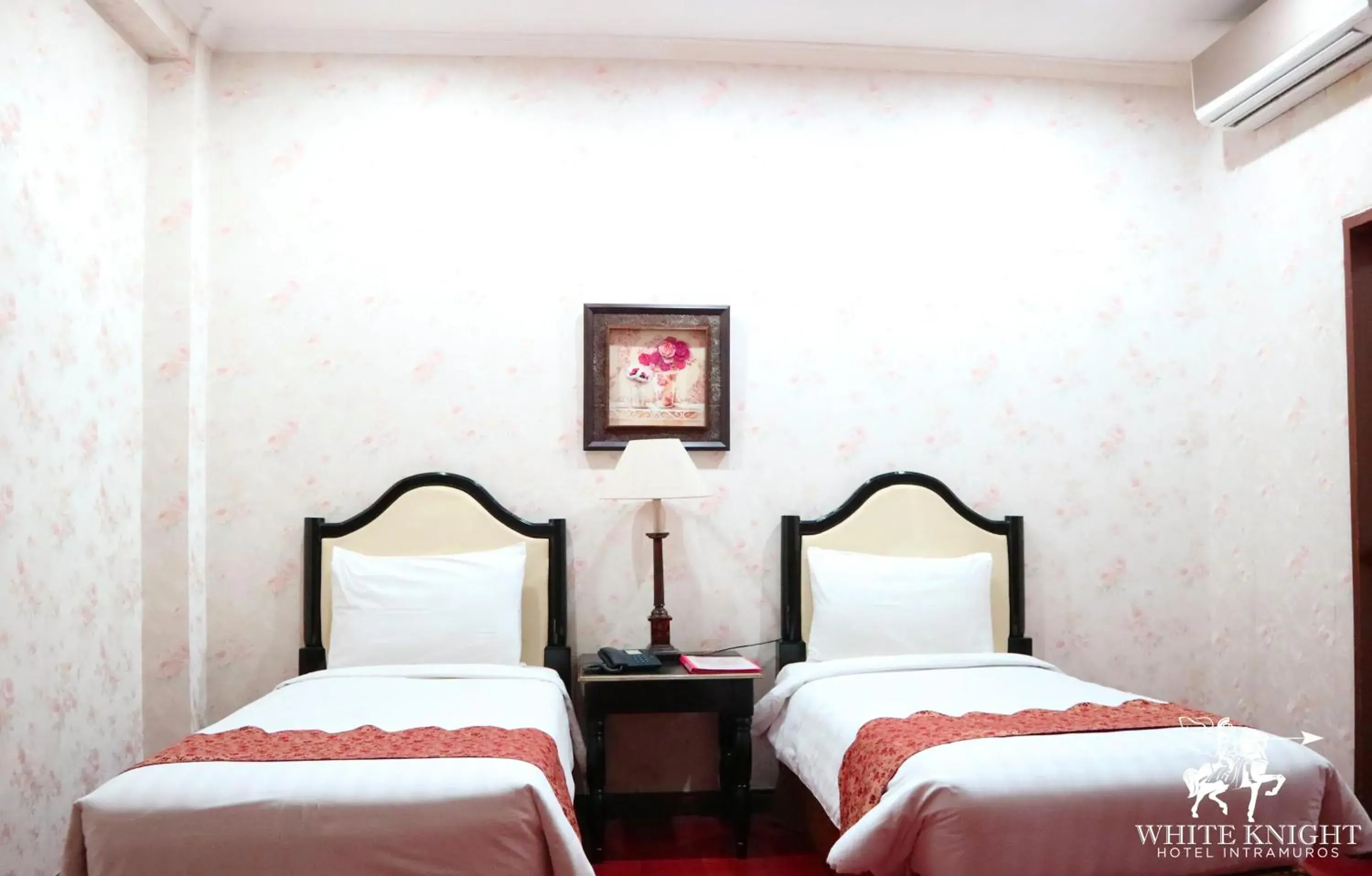 Bed in White Knight Hotel Intramuros