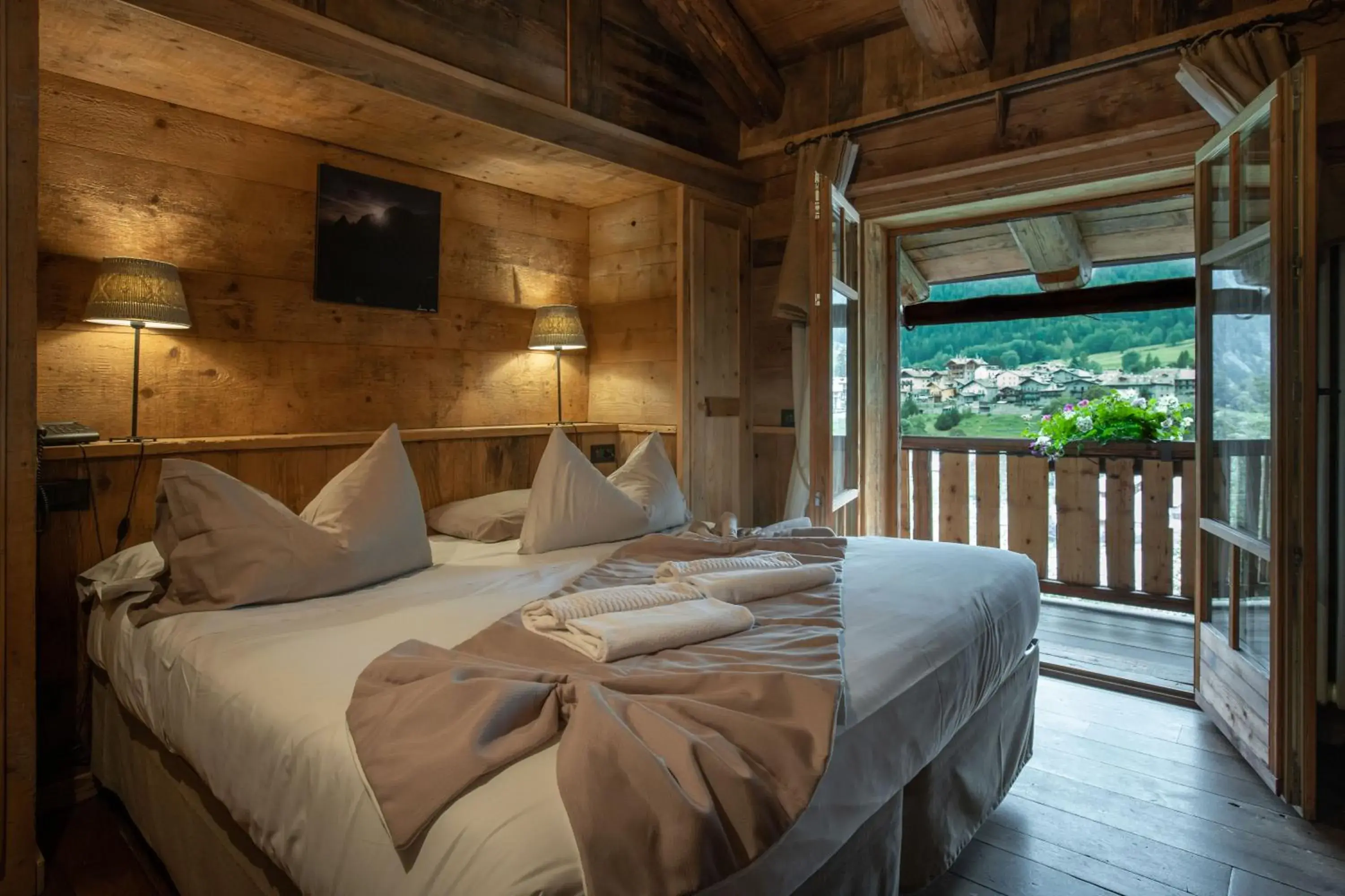 Bed in Hotel Chalet Svizzero