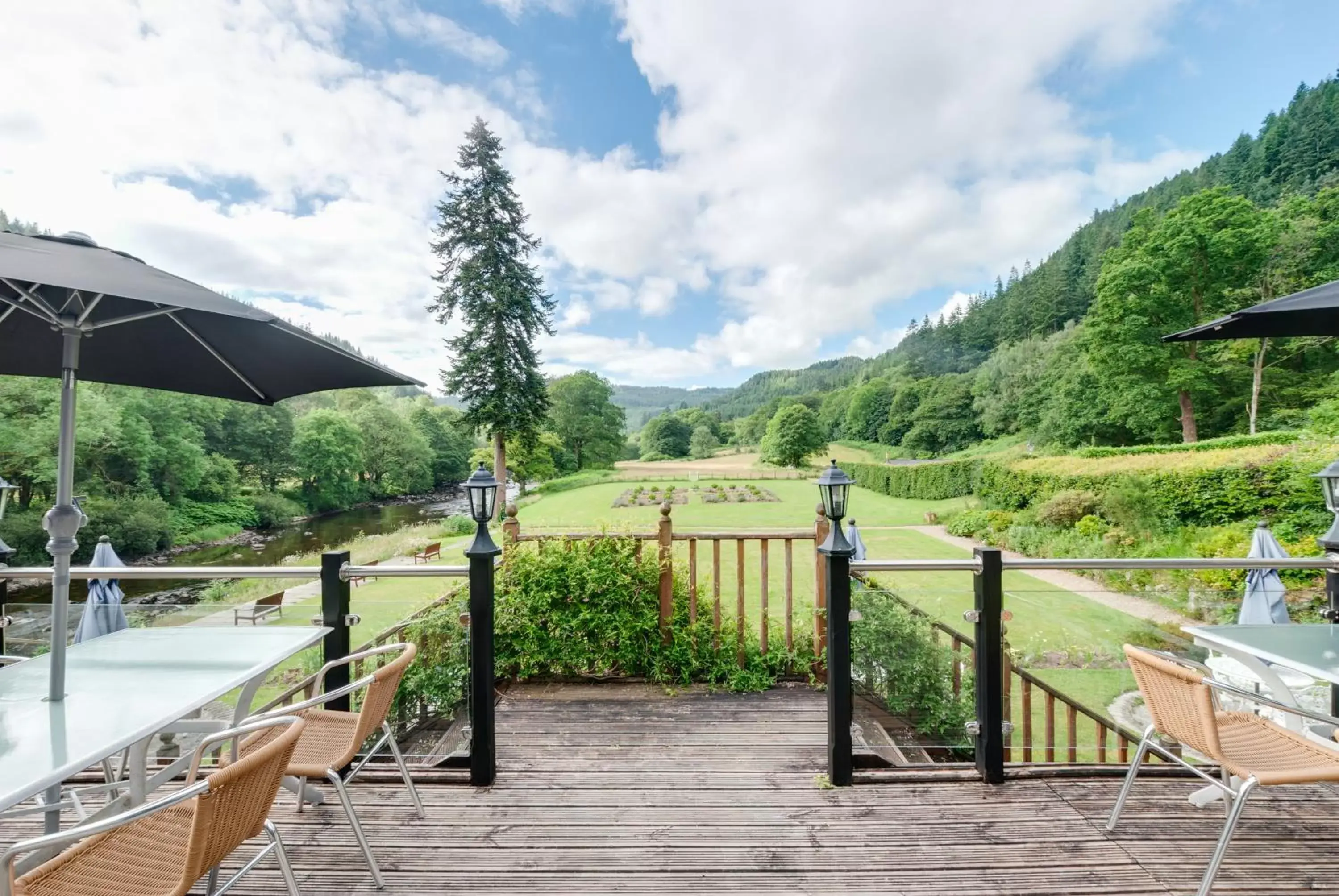 Property building in Craig-y-Dderwen Riverside Hotel