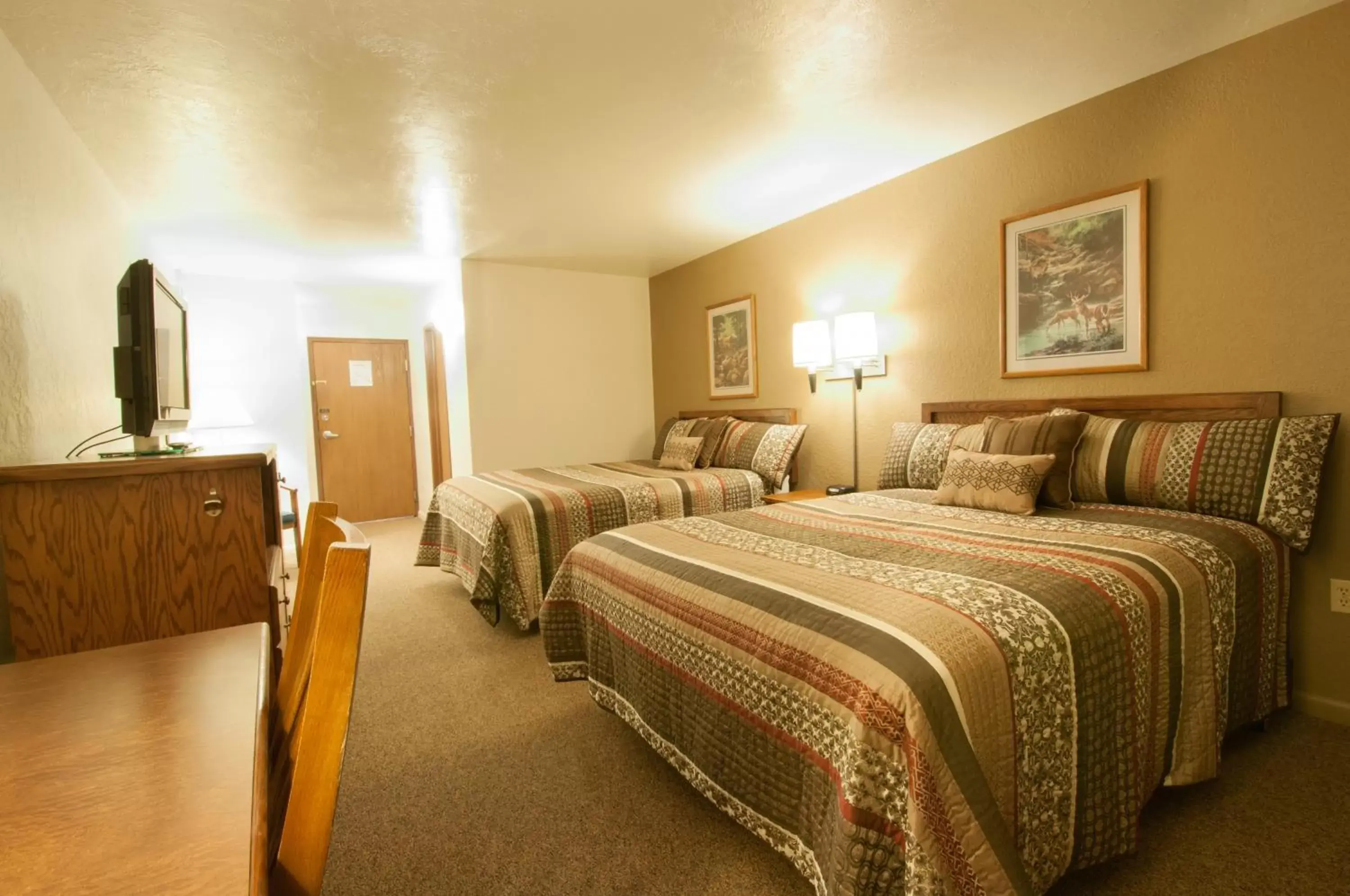Photo of the whole room, Bed in Venture Inn