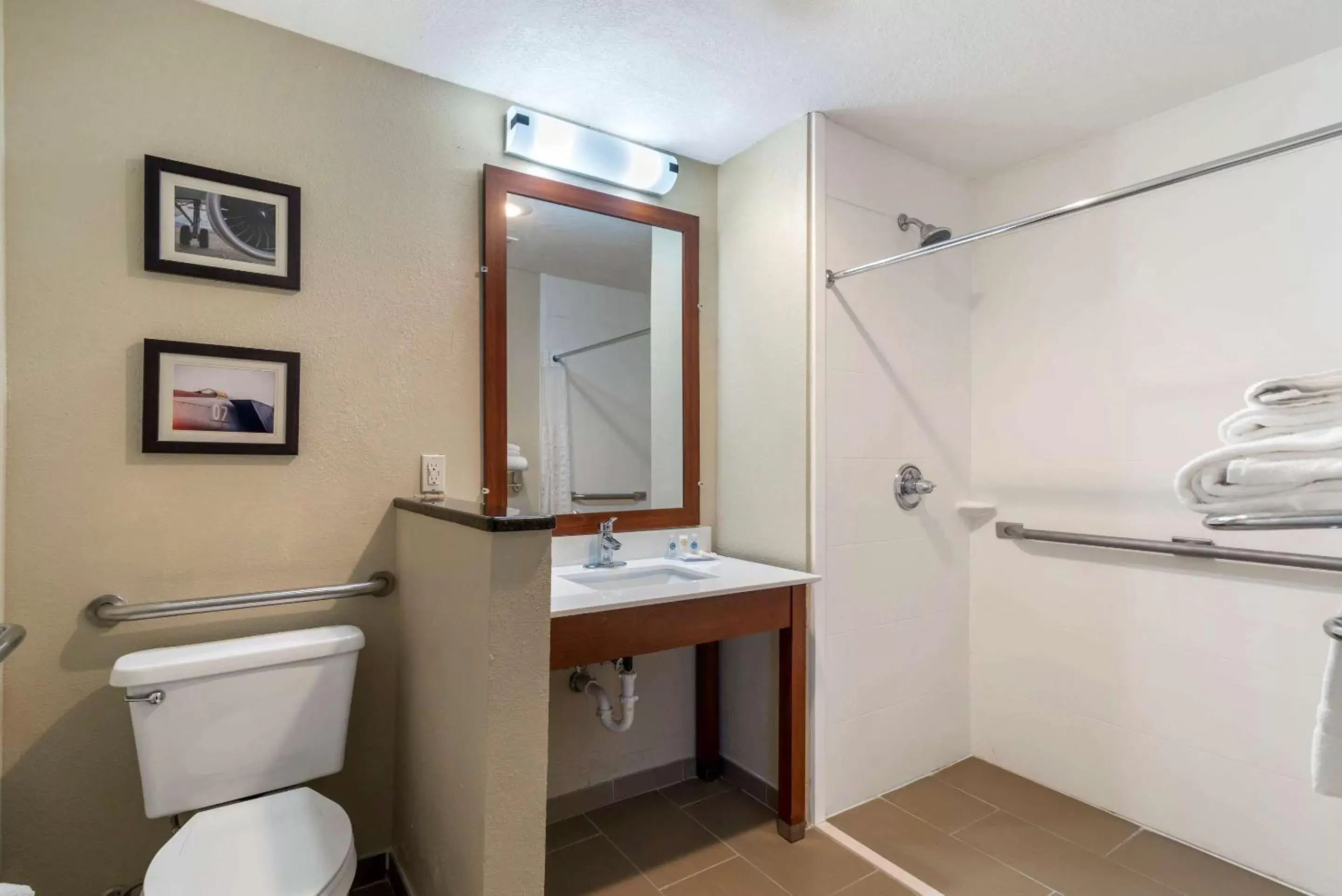 Bedroom, Bathroom in Comfort Inn & Suites - near Robins Air Force Base Main Gate