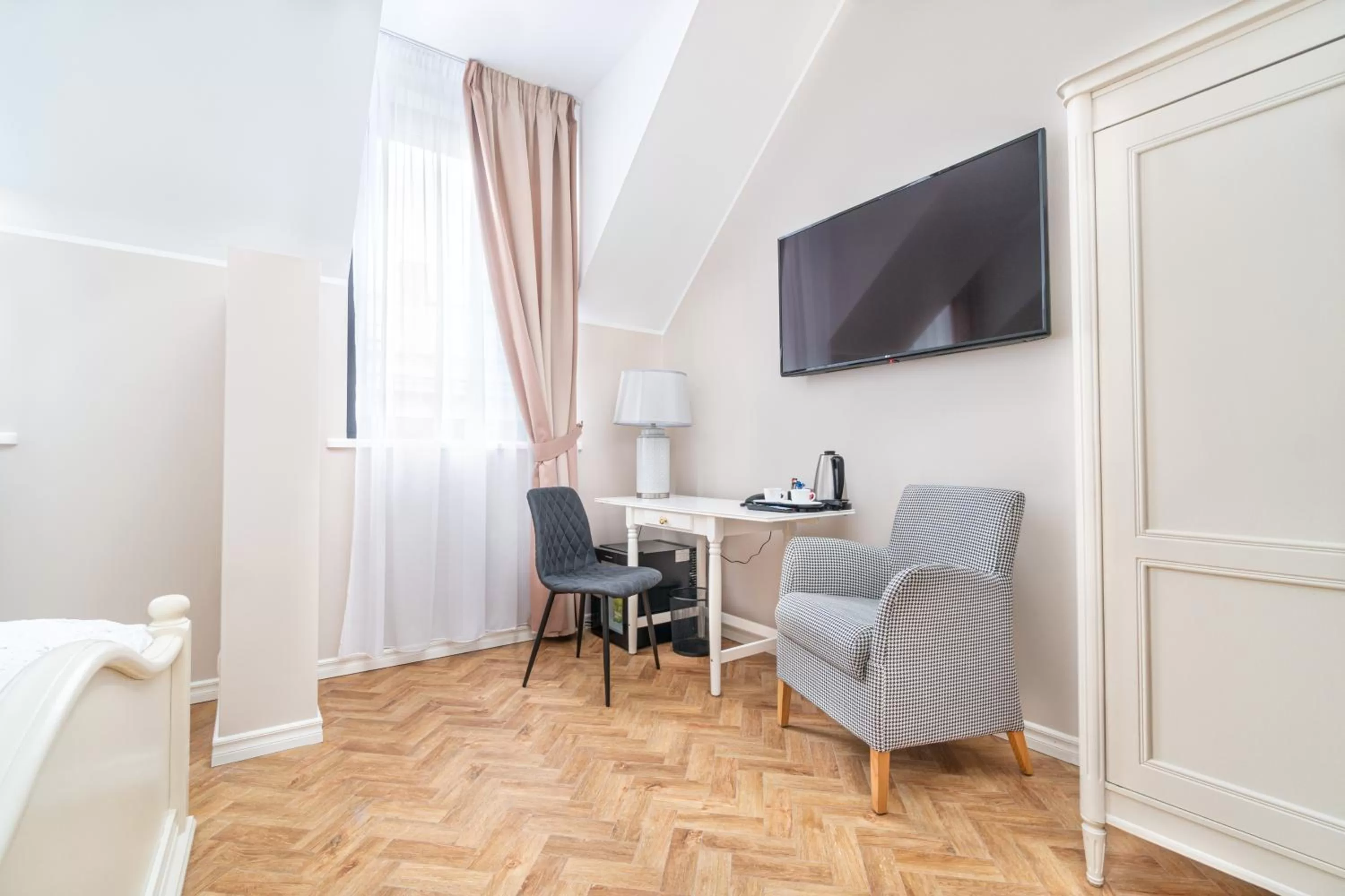 TV and multimedia, Bed in Forums Boutique Hotel