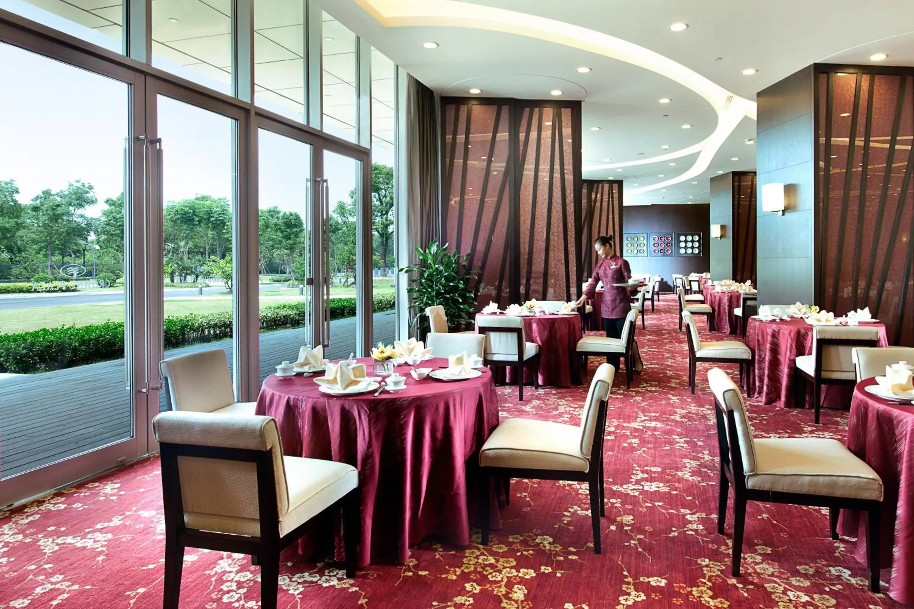 Restaurant/places to eat in Crowne Plaza Shanghai Xiayang Lake by IHG Restaurant/places to eat in Crowne Plaza Shanghai Xiayang Lake by IHG