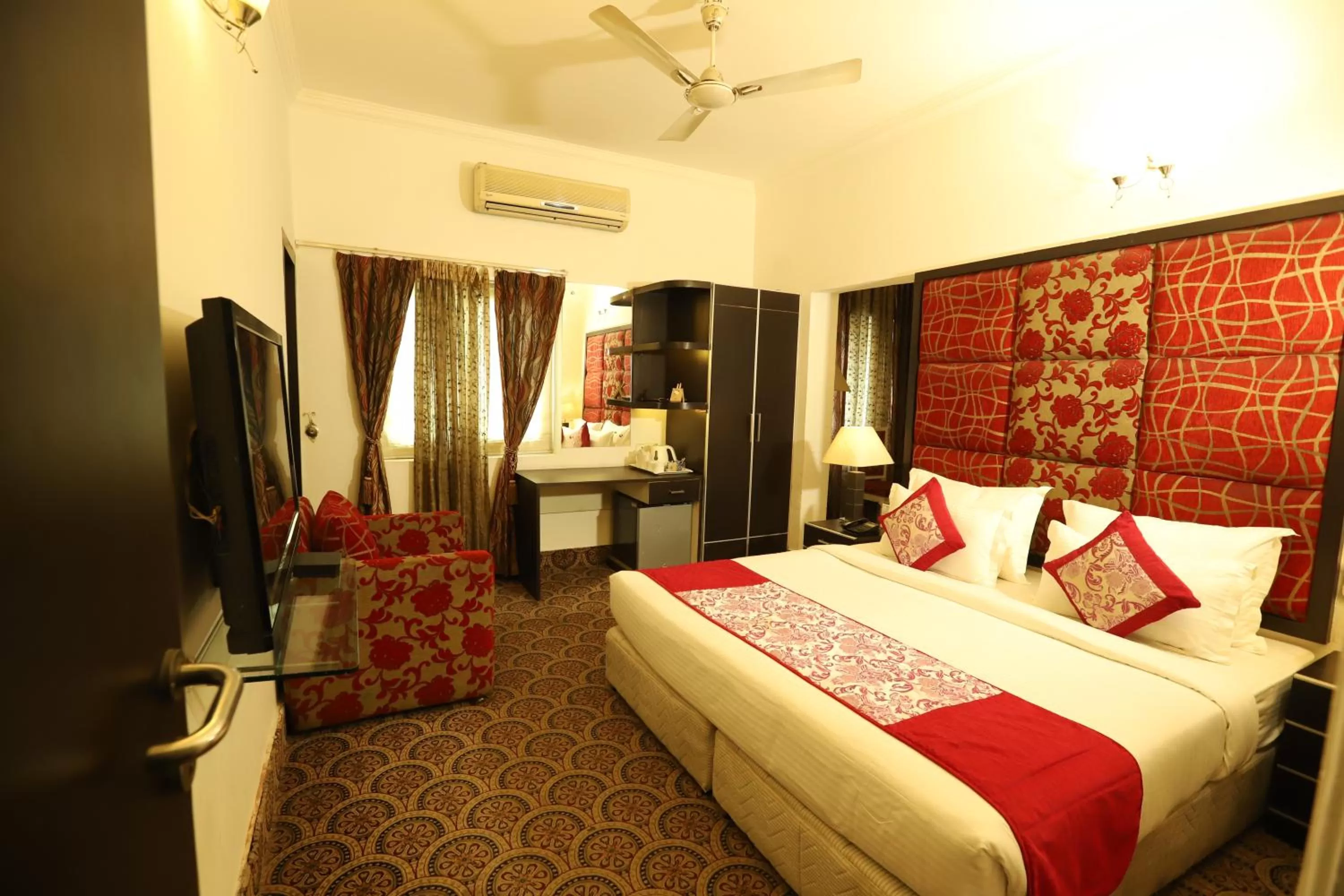 Bed in Hotel Capitol Hills - Greater Kailash Delhi