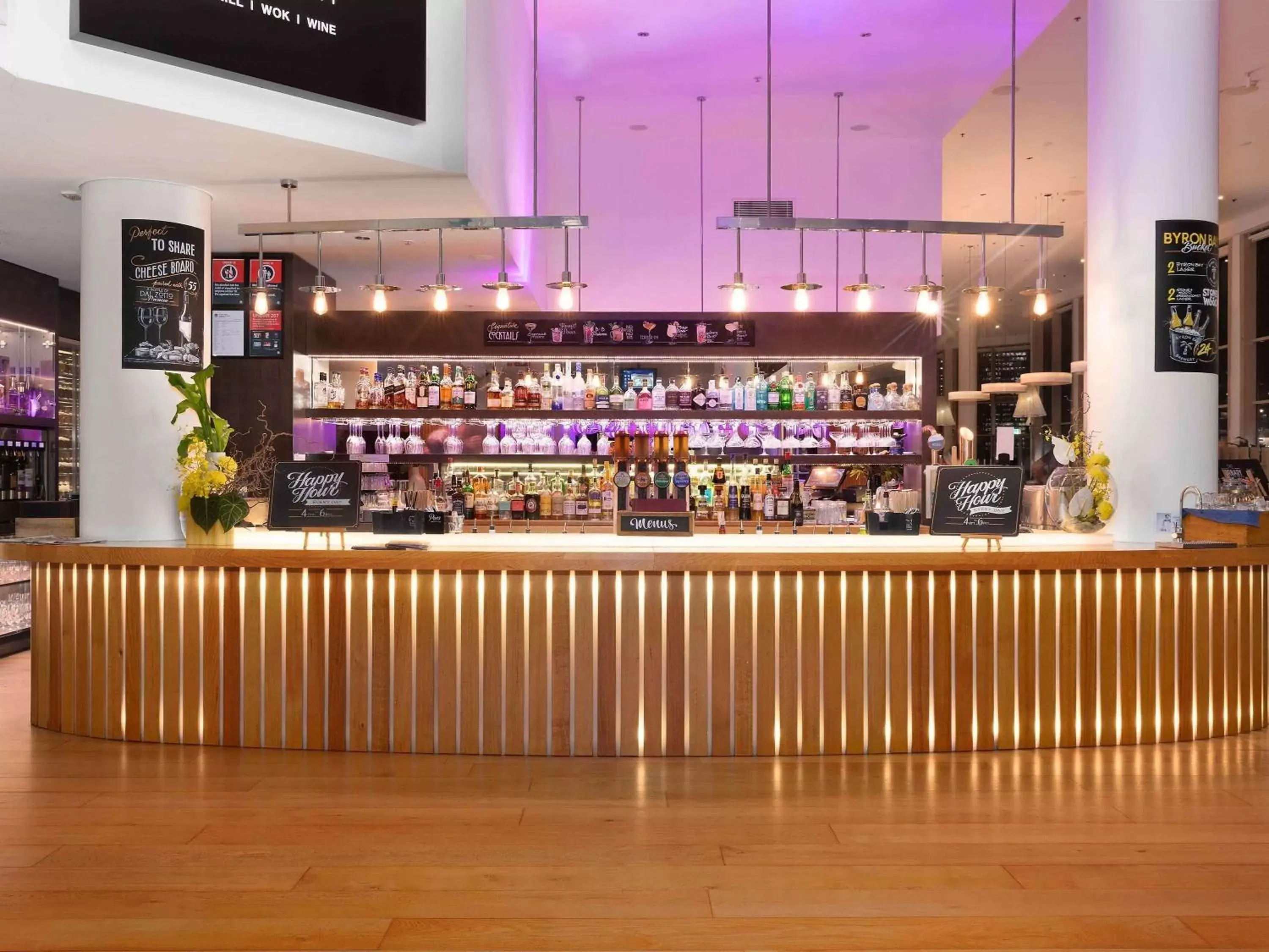 Lounge or bar, Lounge/Bar in Novotel Sydney Darling Harbour