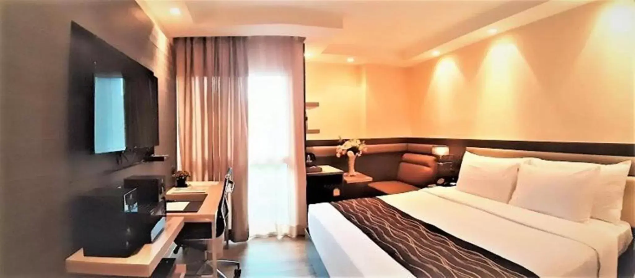 Bed in Amora NeoLuxe Suites Hotel