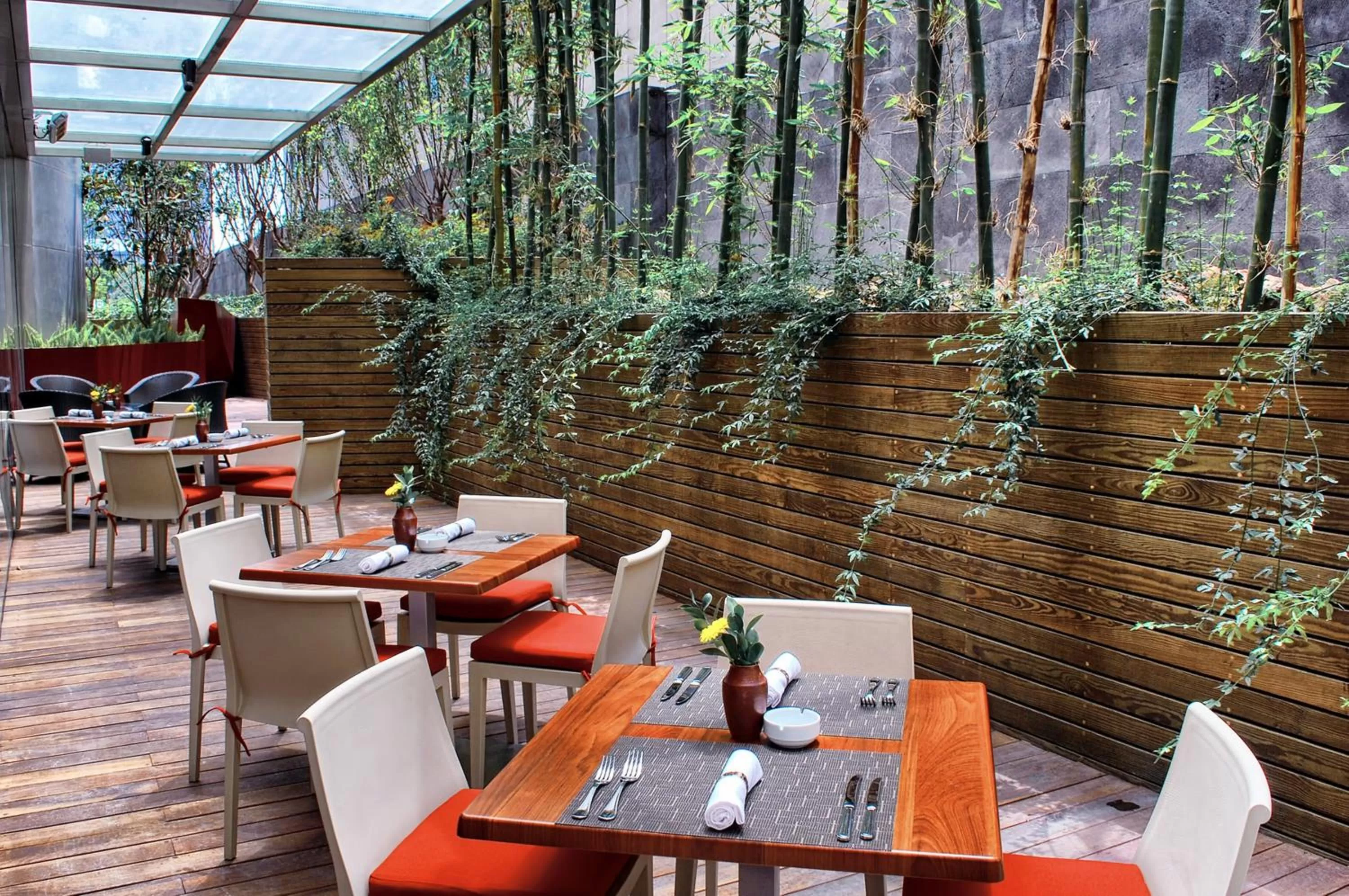 Restaurant/places to eat in JW Marriott Hotel Mexico City Santa Fe