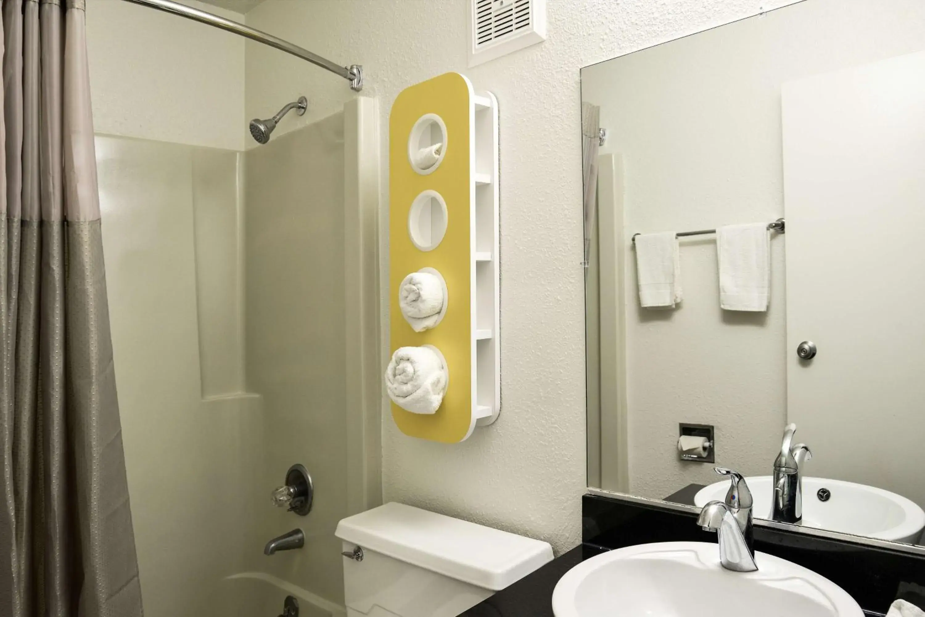 Shower, Bathroom in Motel 6-Toledo, OH