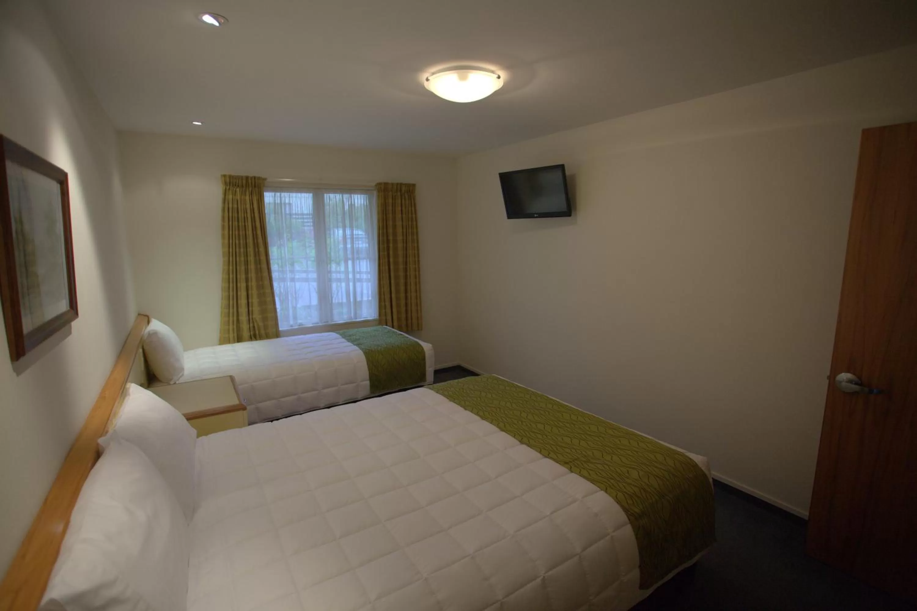 Day, Bed in Birchwood Manor