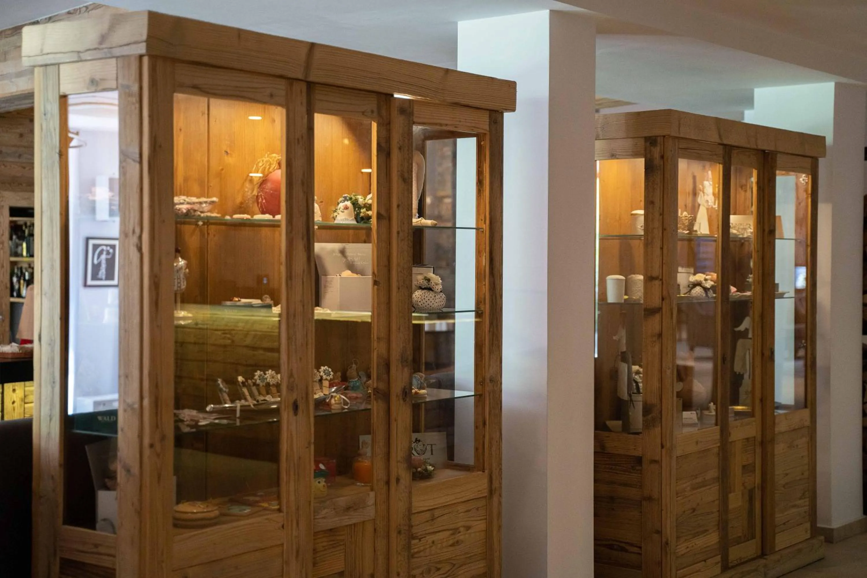 On-site shops in Teleferic Grand Hotel