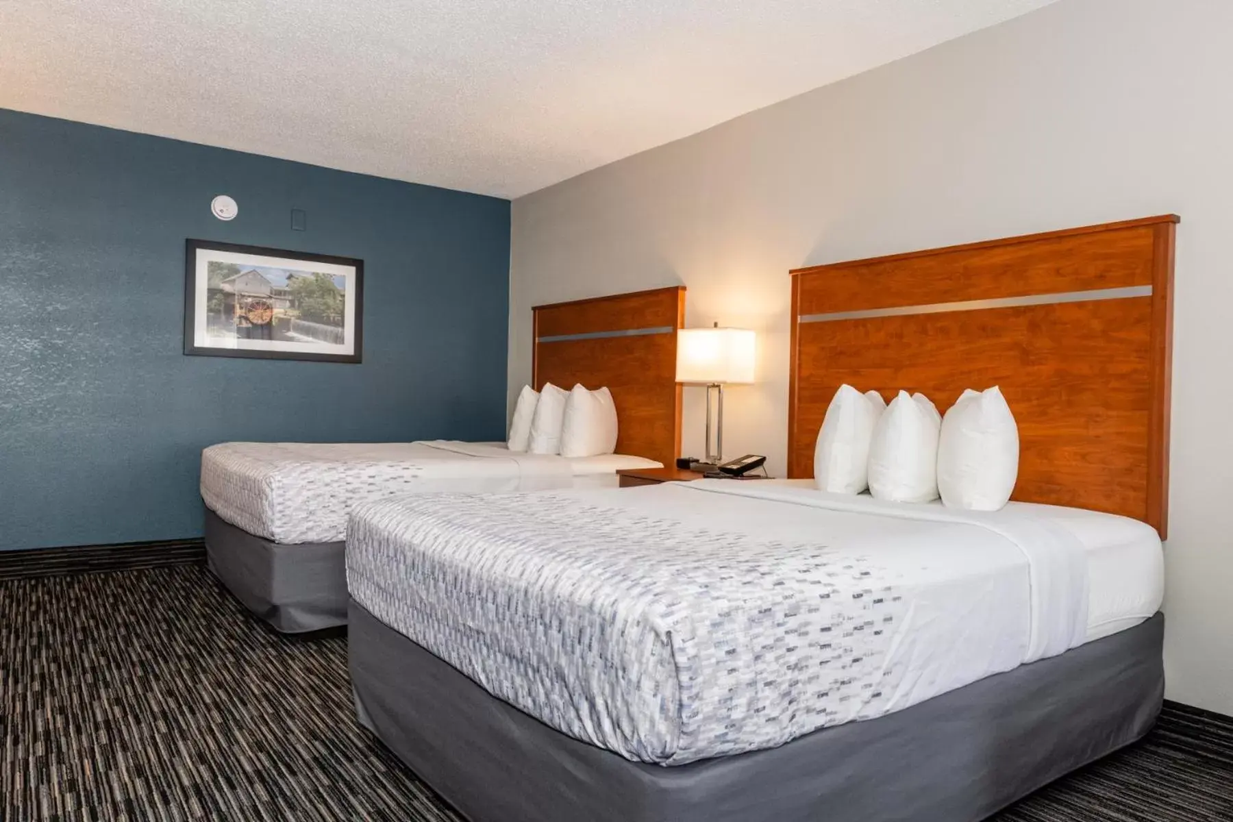 Photo of the whole room, Bed in Twin Mountain Inn & Suites