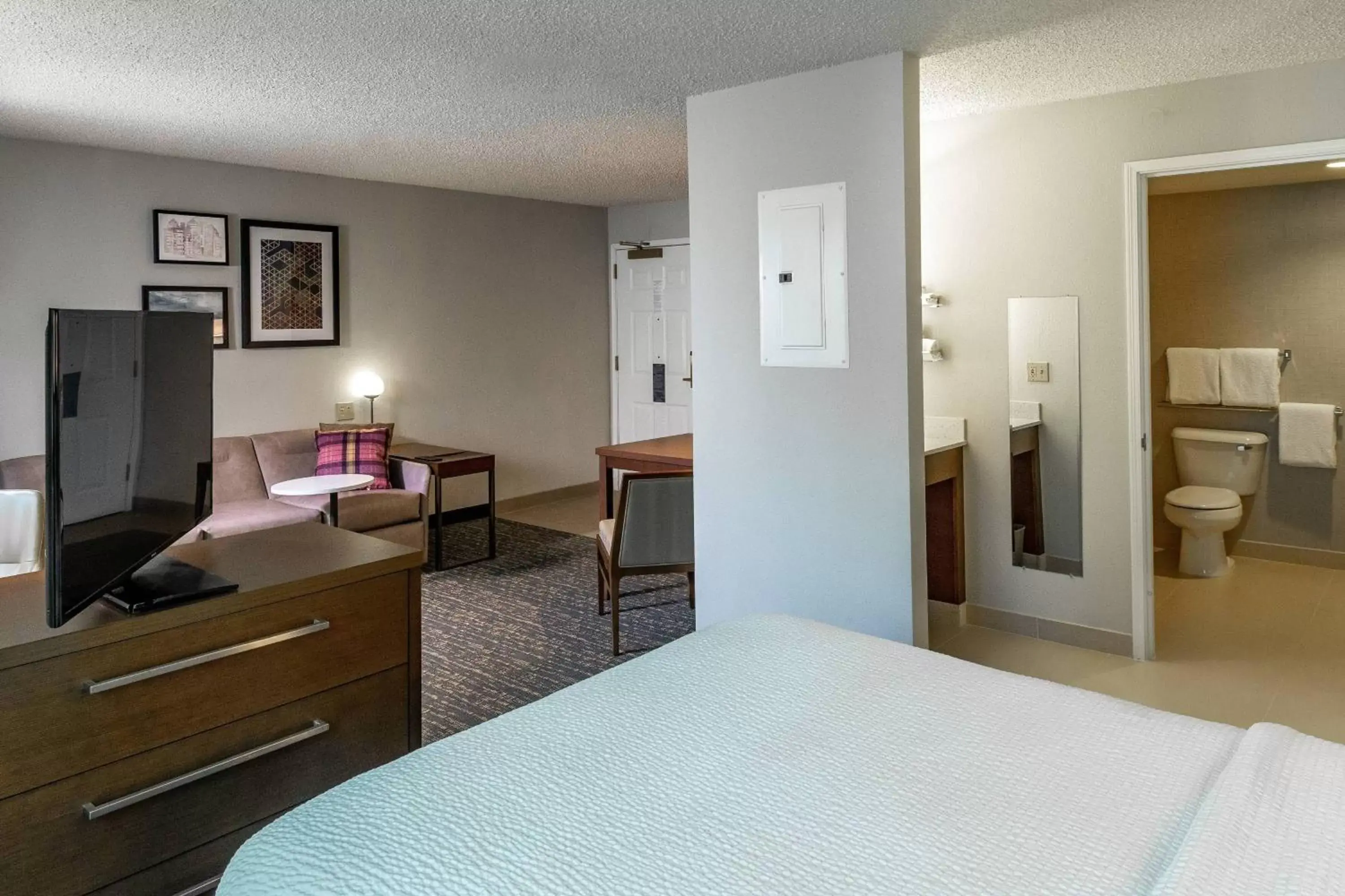 Photo of the whole room, Bed in Residence Inn by Marriott Anchorage Midtown