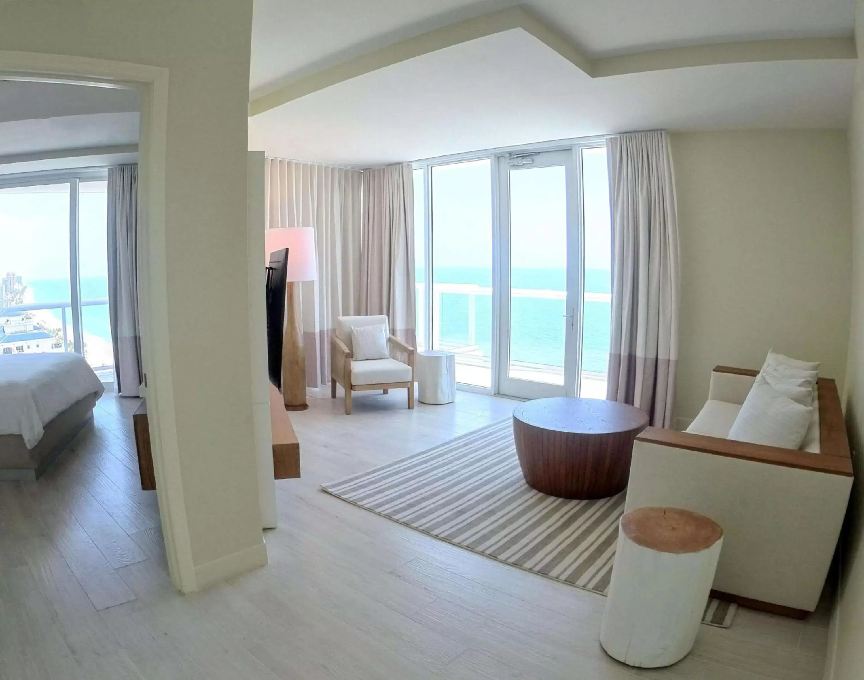 Living room, Seating Area in Hilton Fort Lauderdale Beach Resort