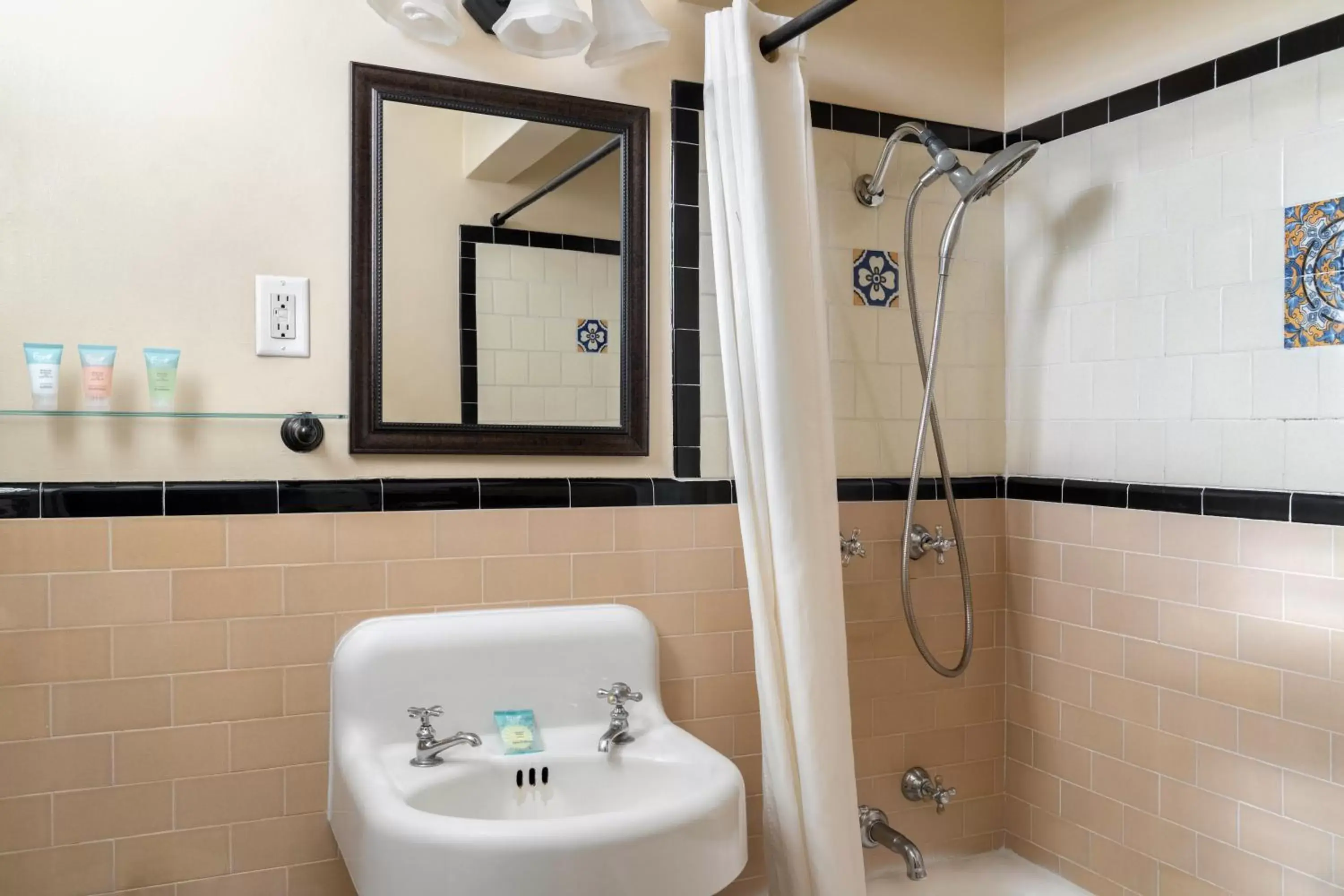 Bathroom in Historic Sonora Inn