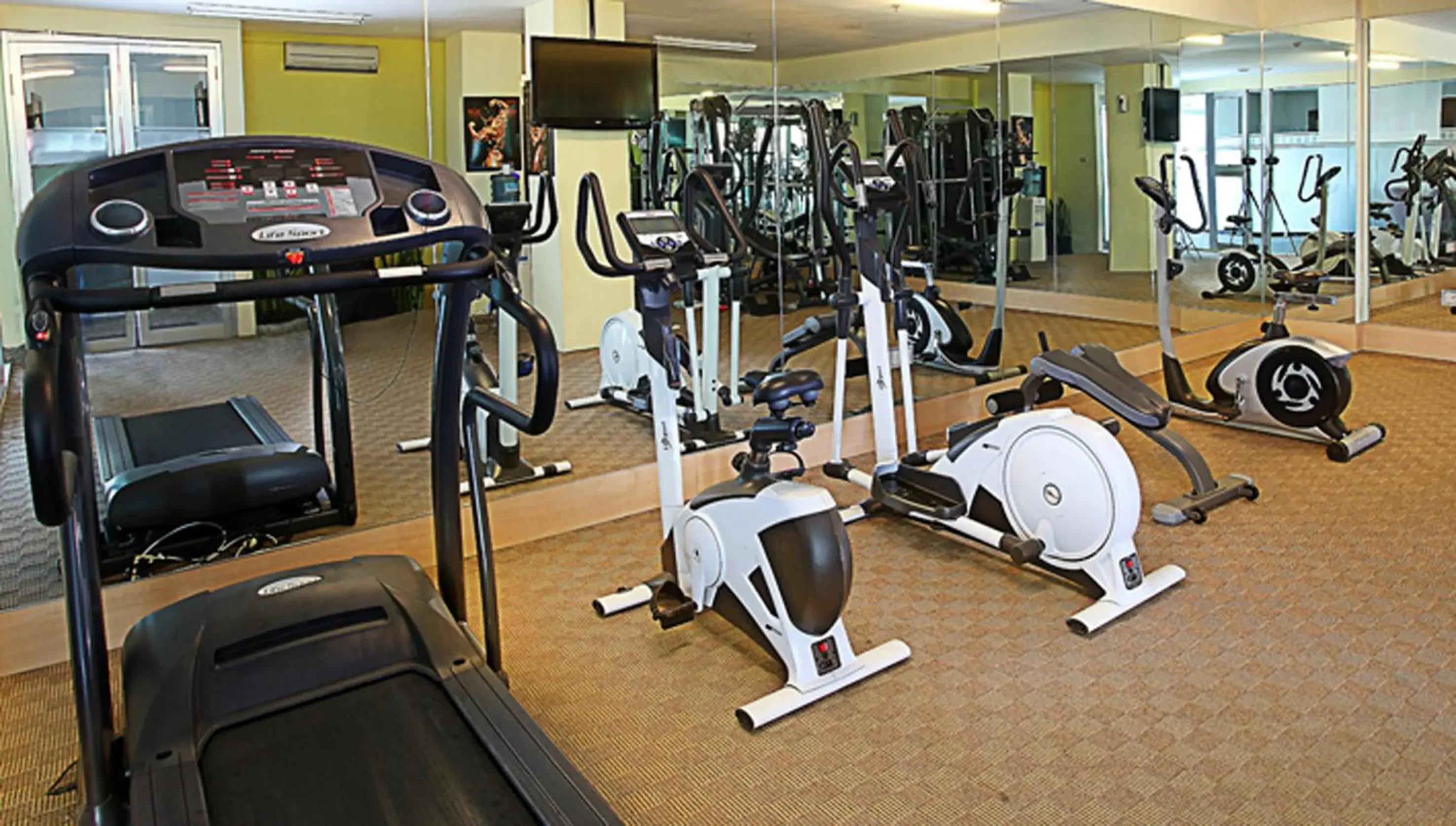 Fitness centre/facilities, Fitness Center/Facilities in Golden Flower Hotel