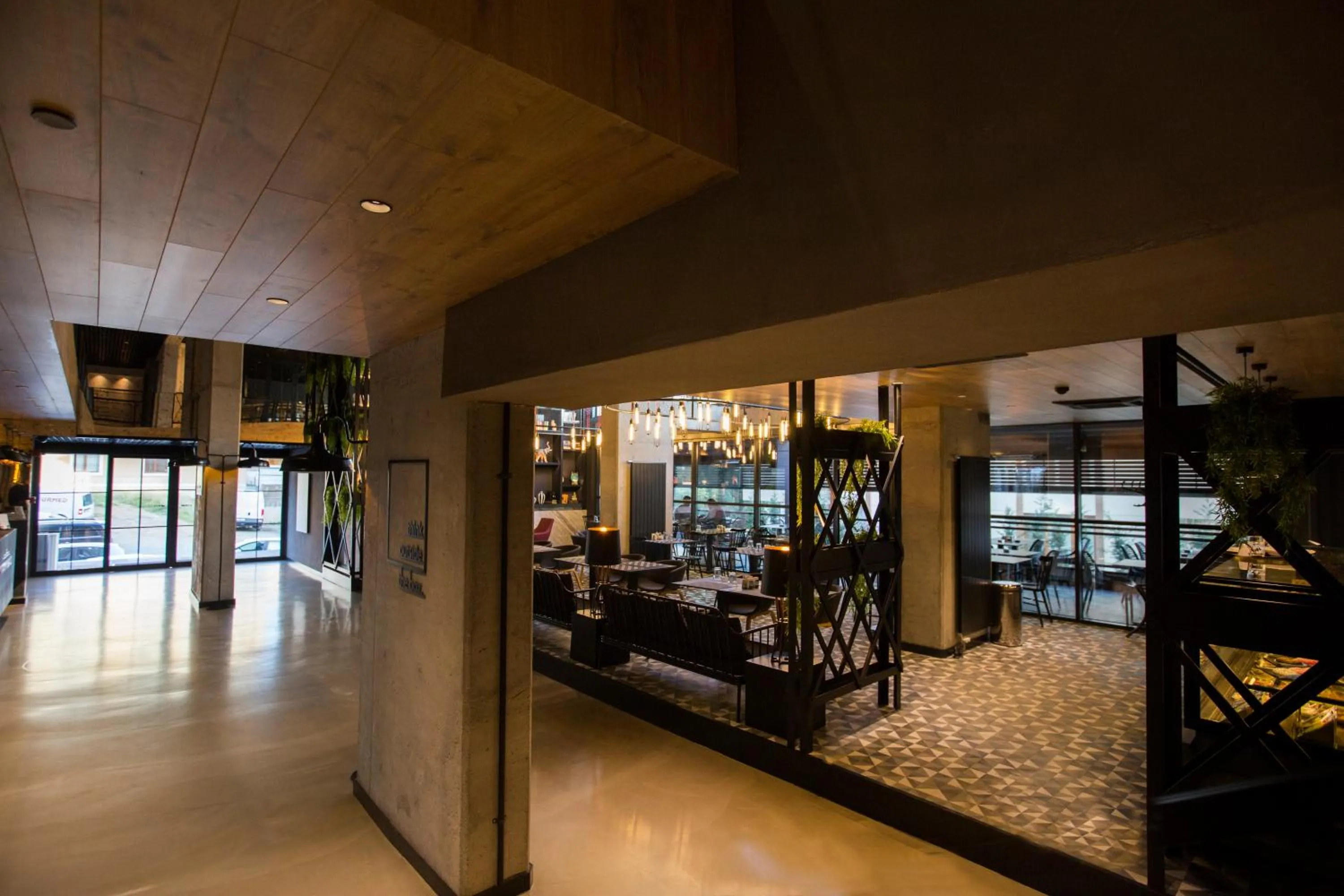 Restaurant/places to eat in Cityloft 161