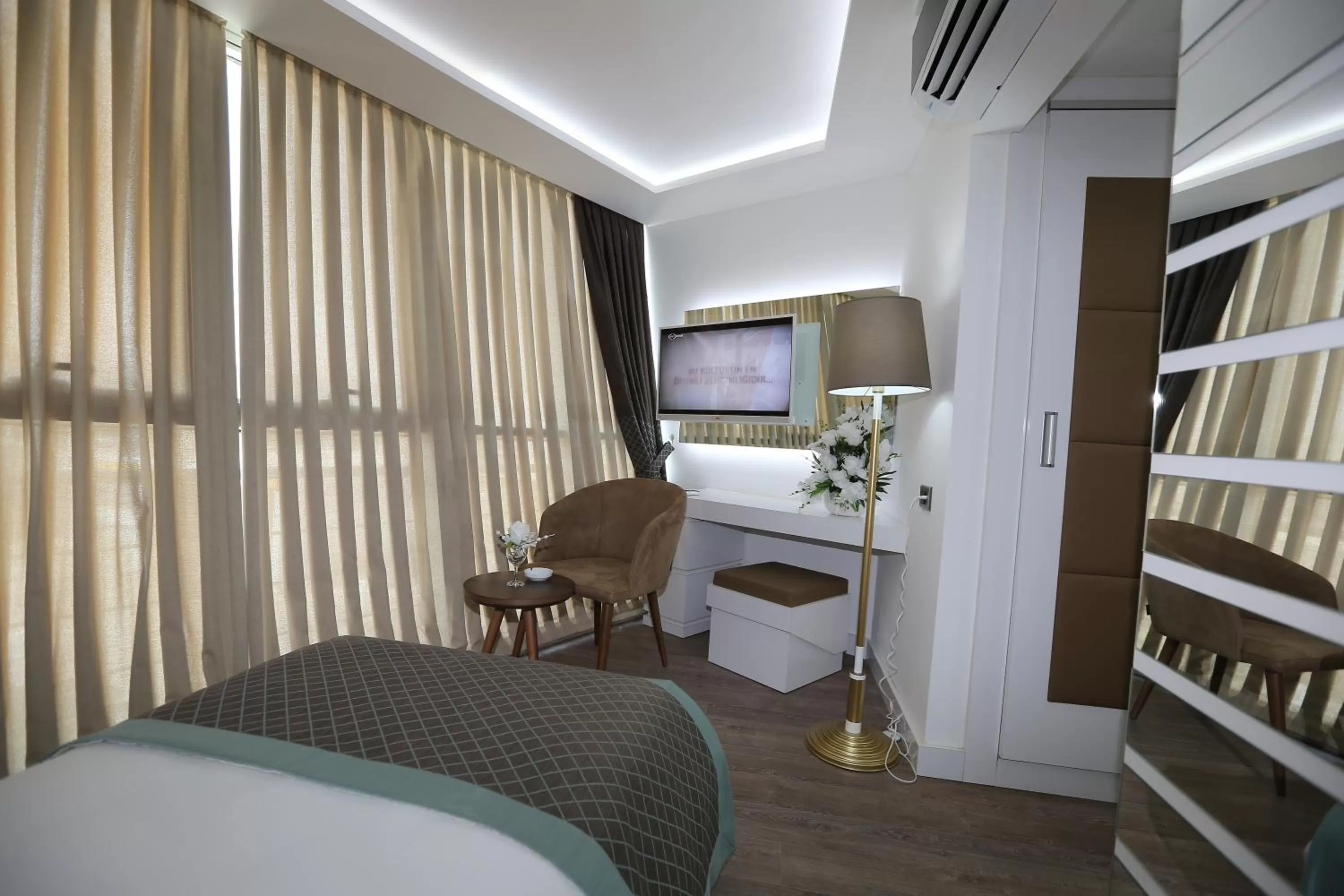 Bed in Elips Royal Hotel & SPA