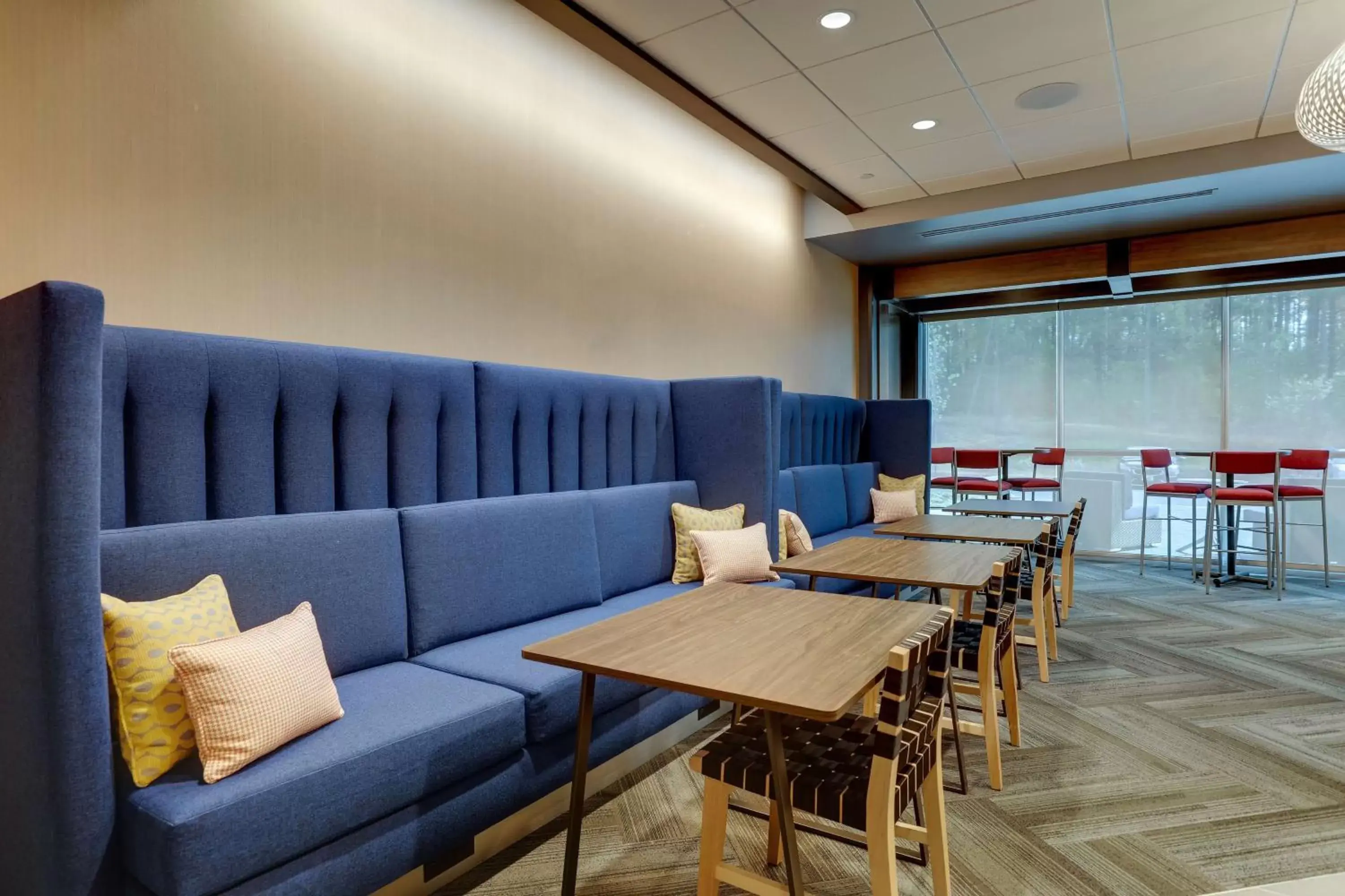 Breakfast, Seating Area in Tru By Hilton Raleigh Garner