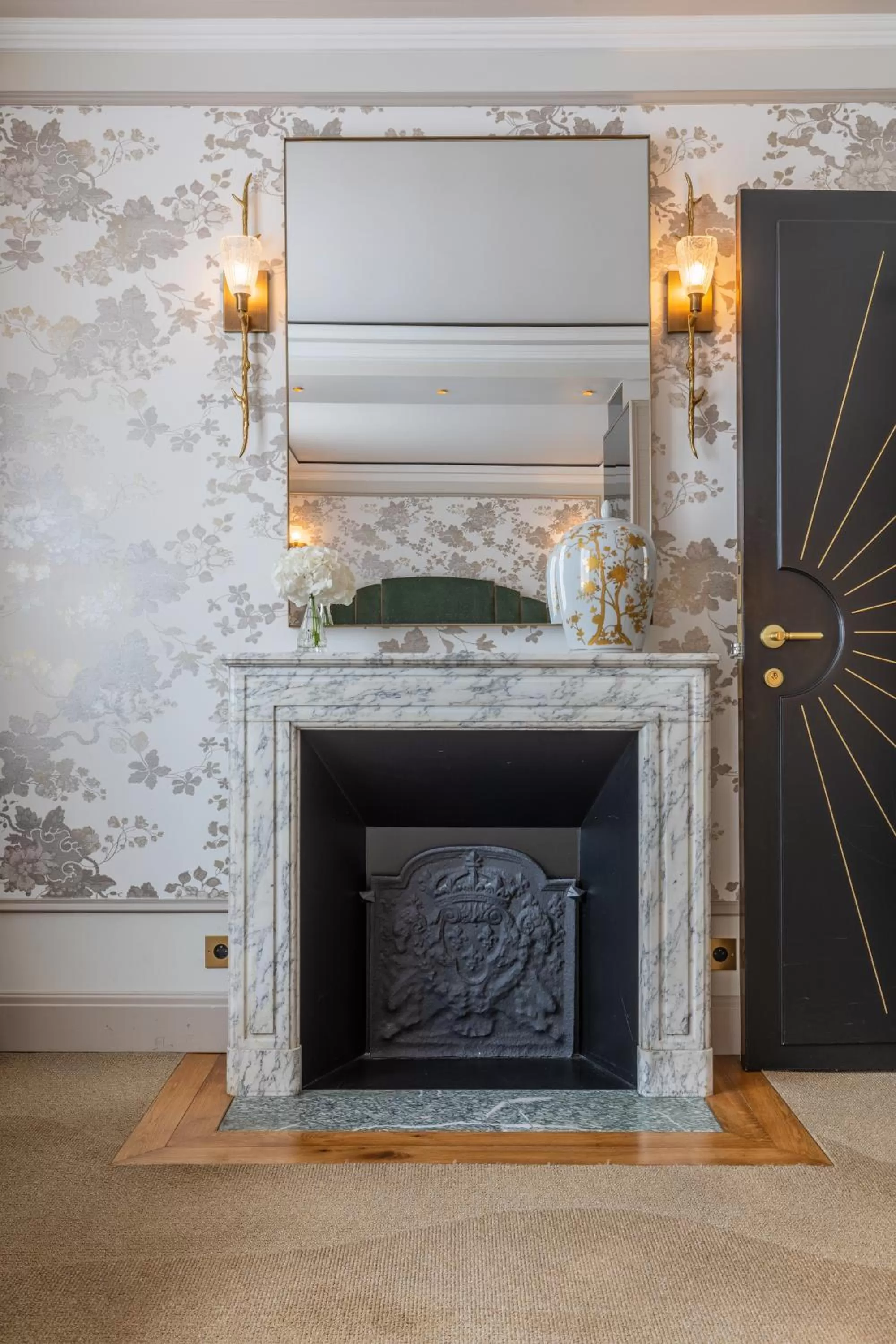 flat iron in Manolita Paris