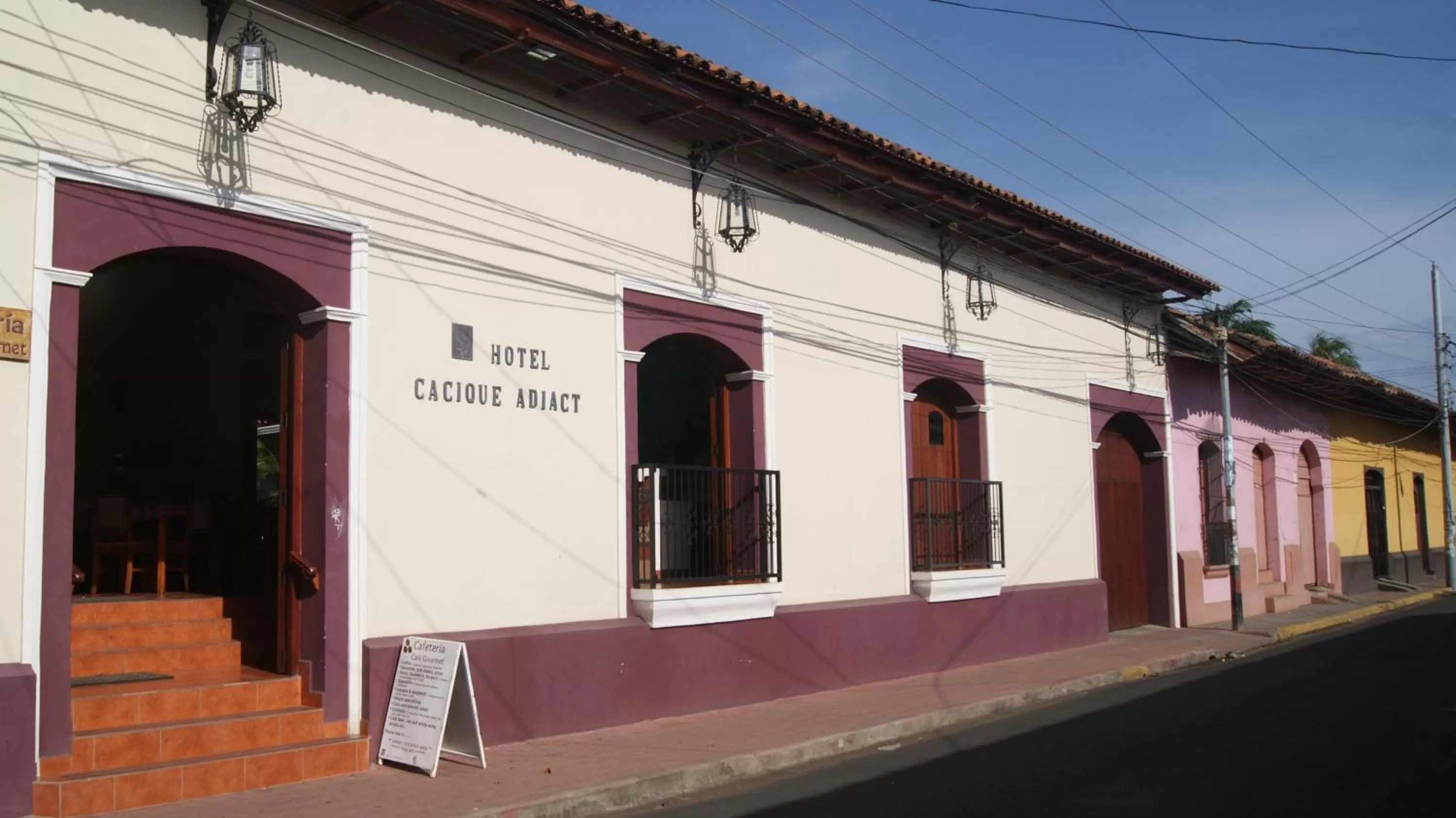Facade/entrance in Hotel Cacique Adiact