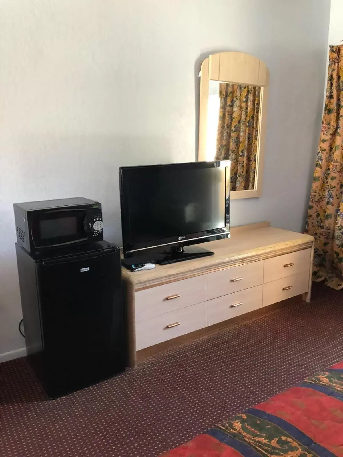 TV/Entertainment Center in Moonlite Inn