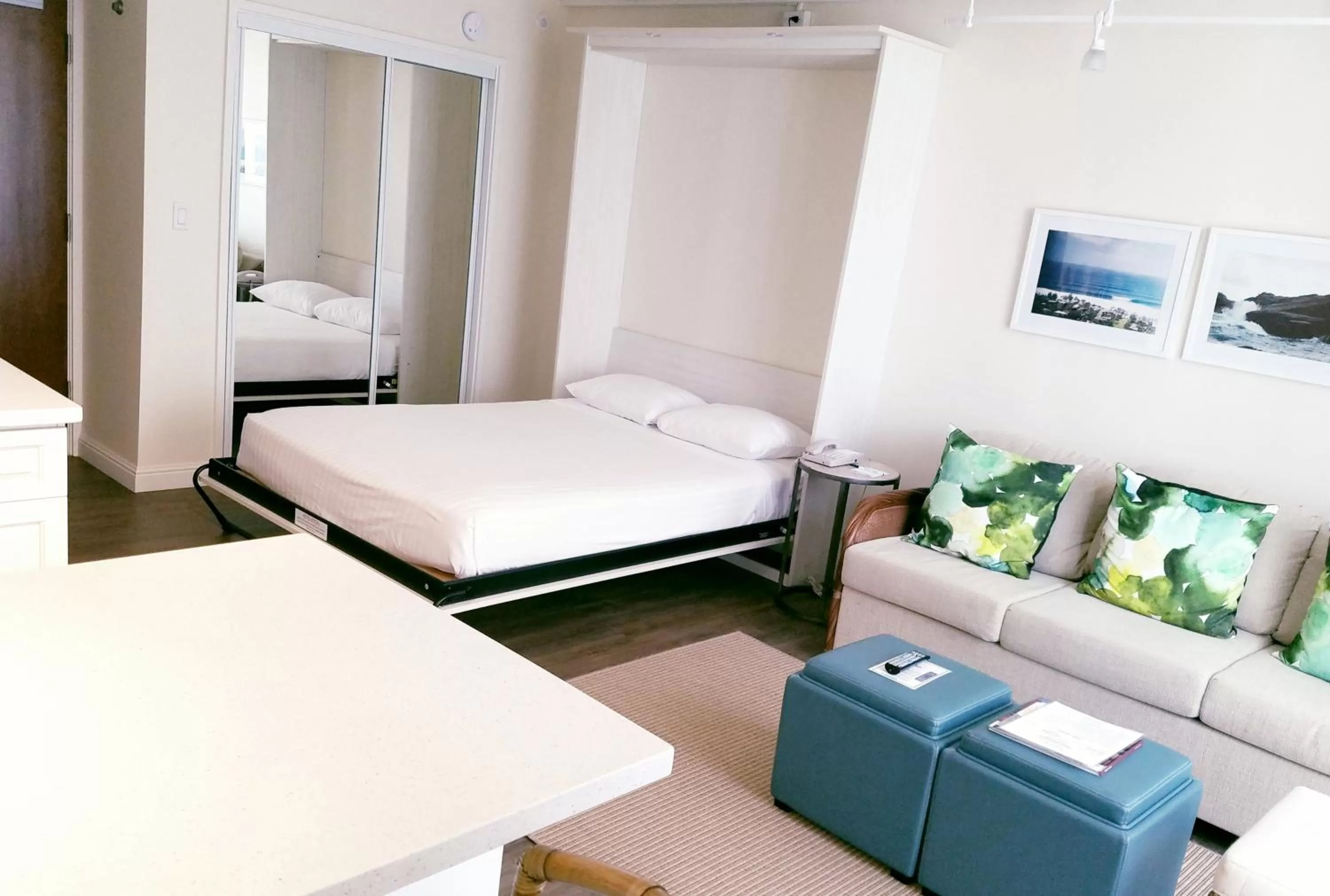 Living room, Bed in Imperial Hawaii Resort